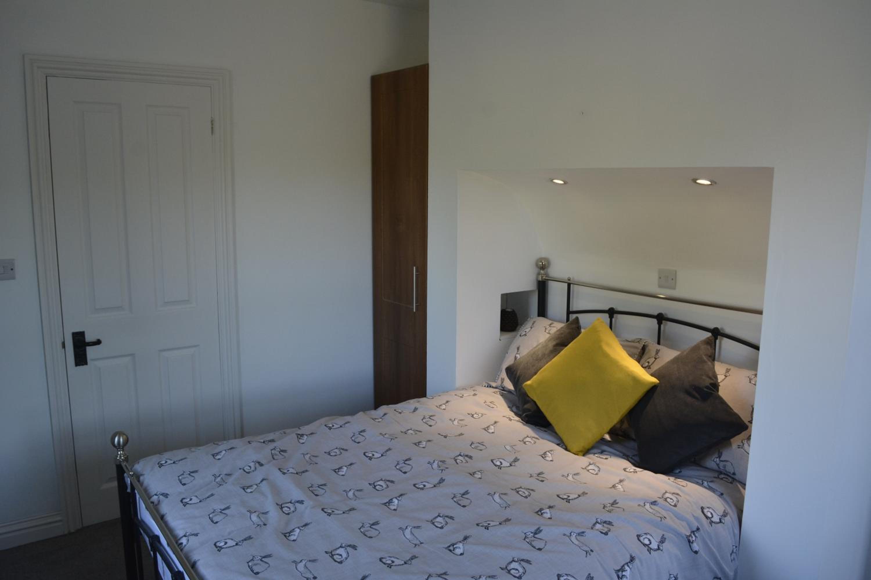 Two-Bedroom Cottage - Photo 1