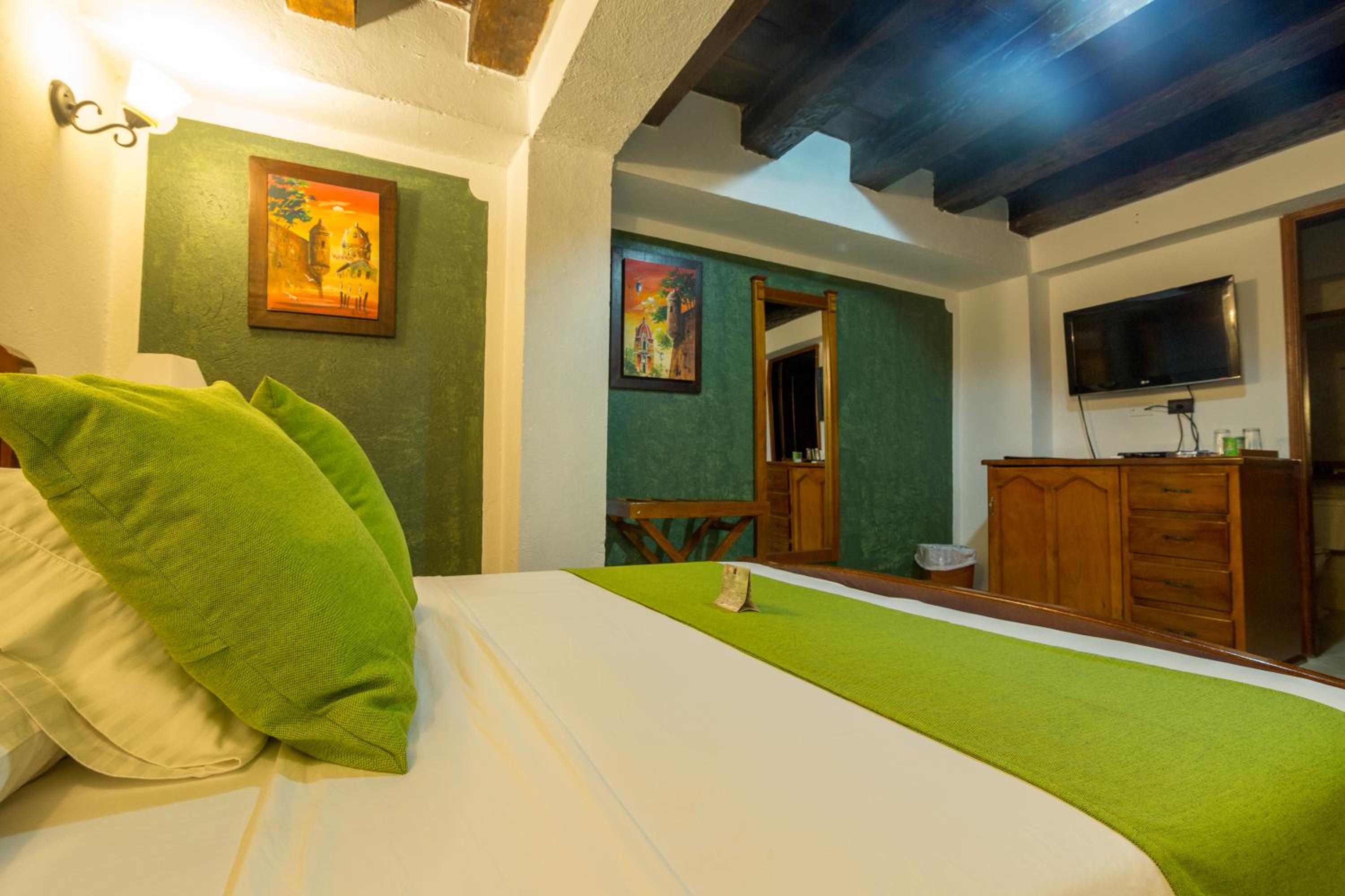Standard Double Room - Photo 4