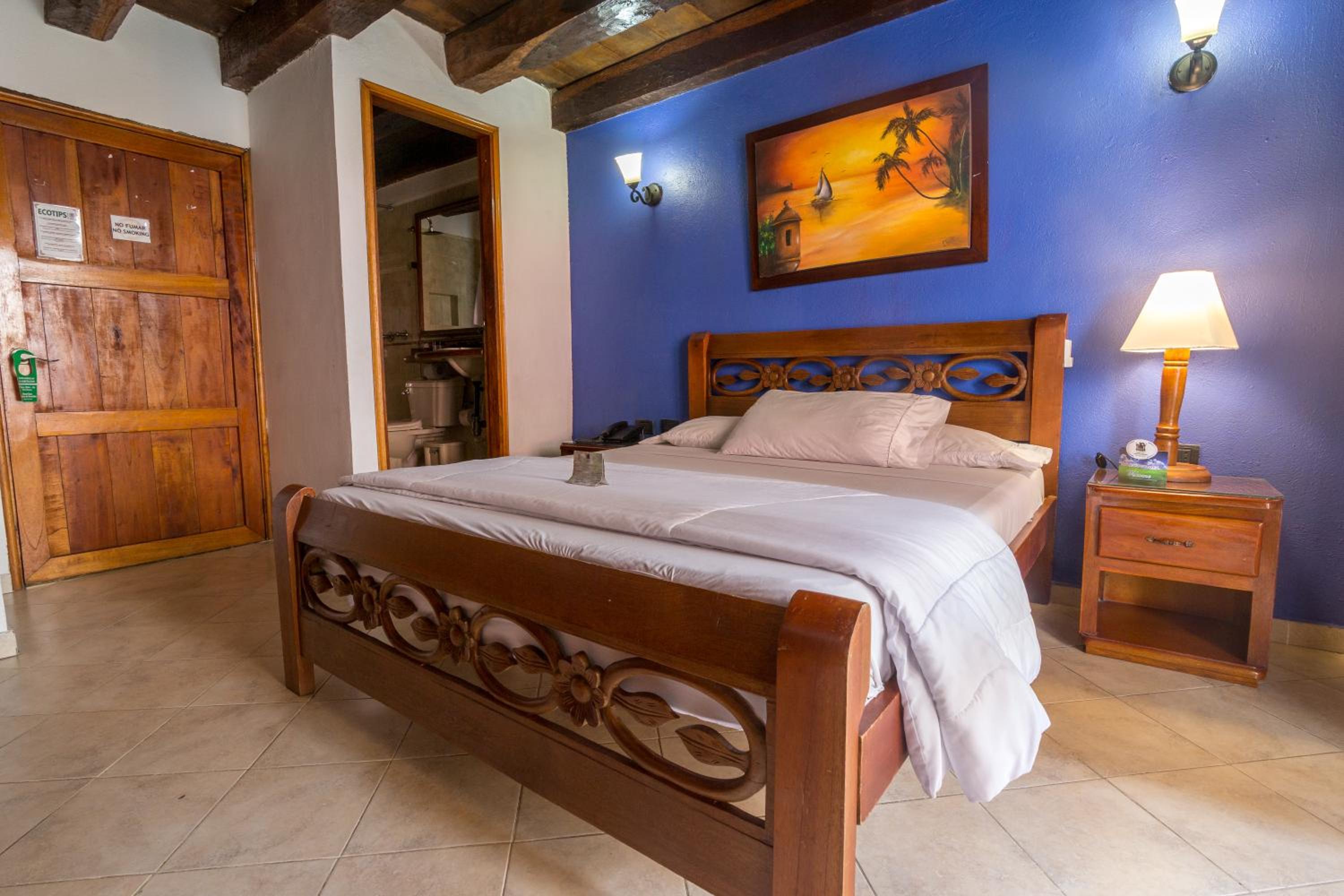 Deluxe Room with Balcony - Photo 16