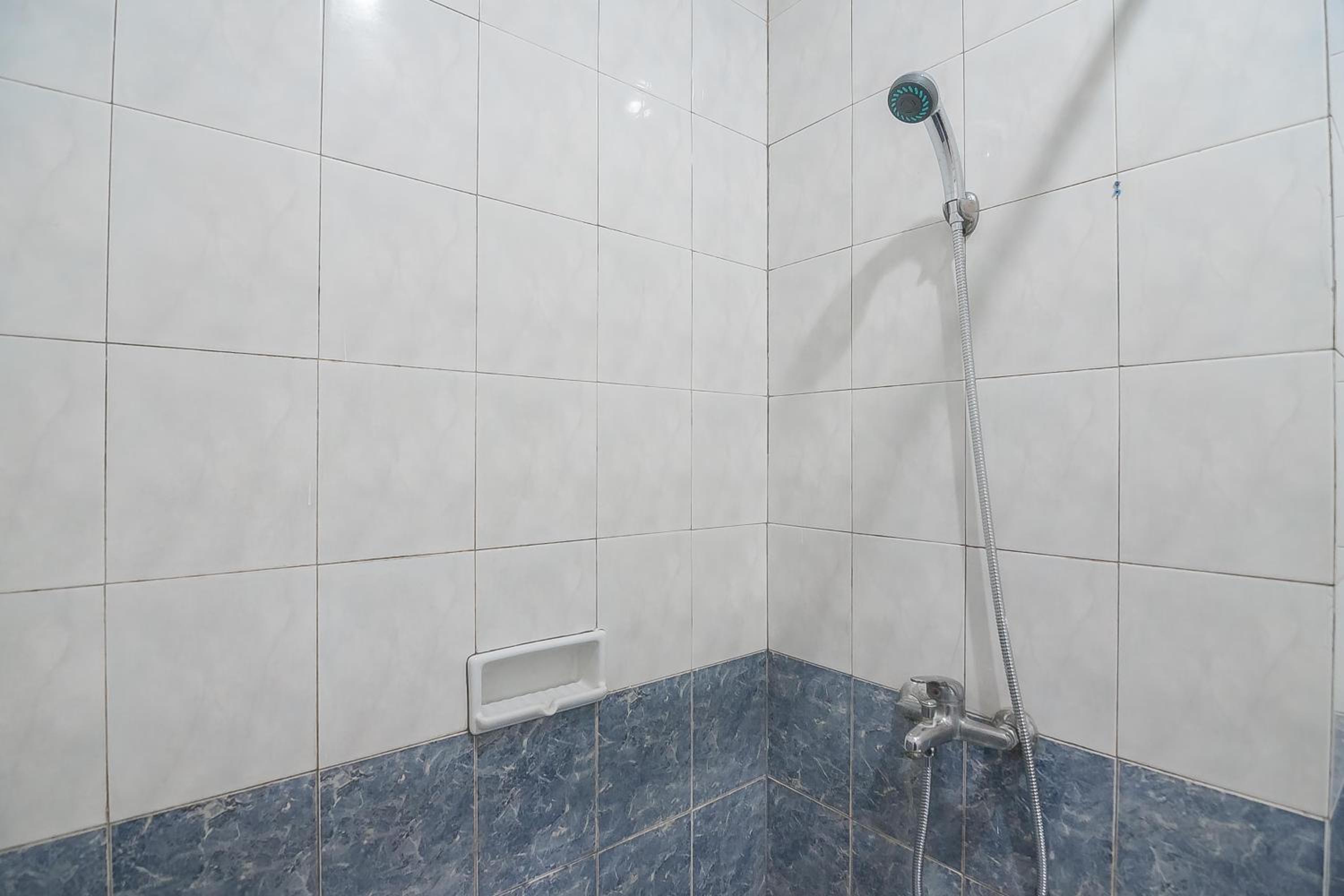 Standard Double Room - Photo 9