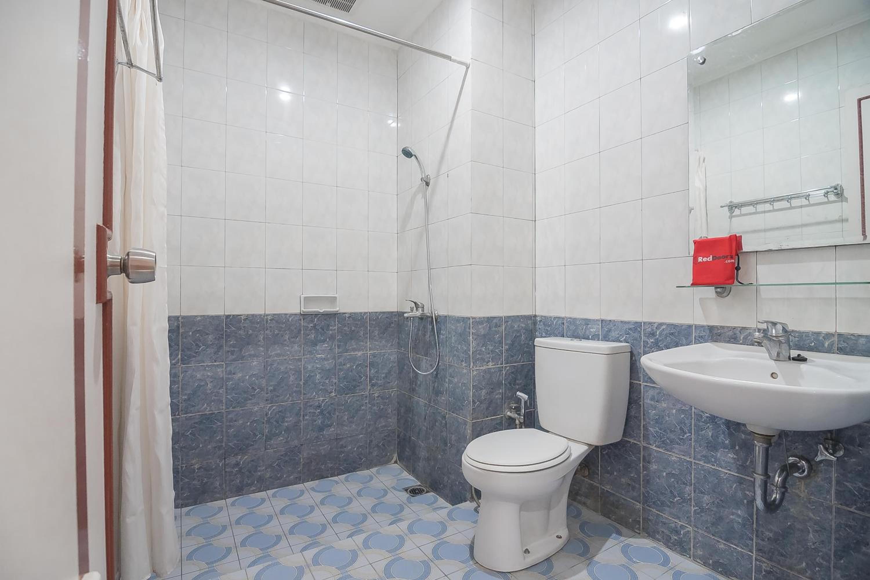 Standard Double Room - Photo 8