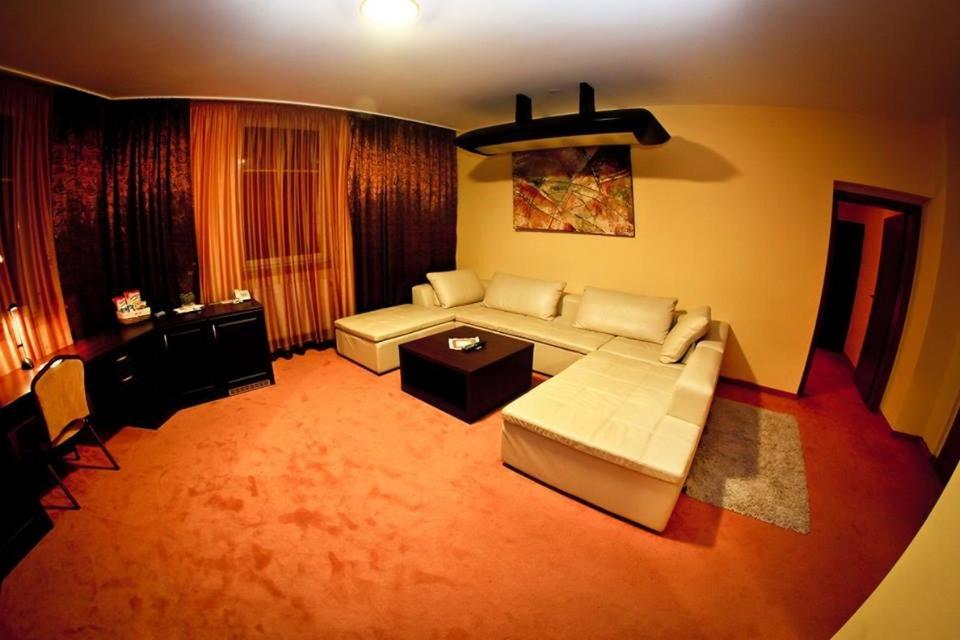 Suite - Photo 5