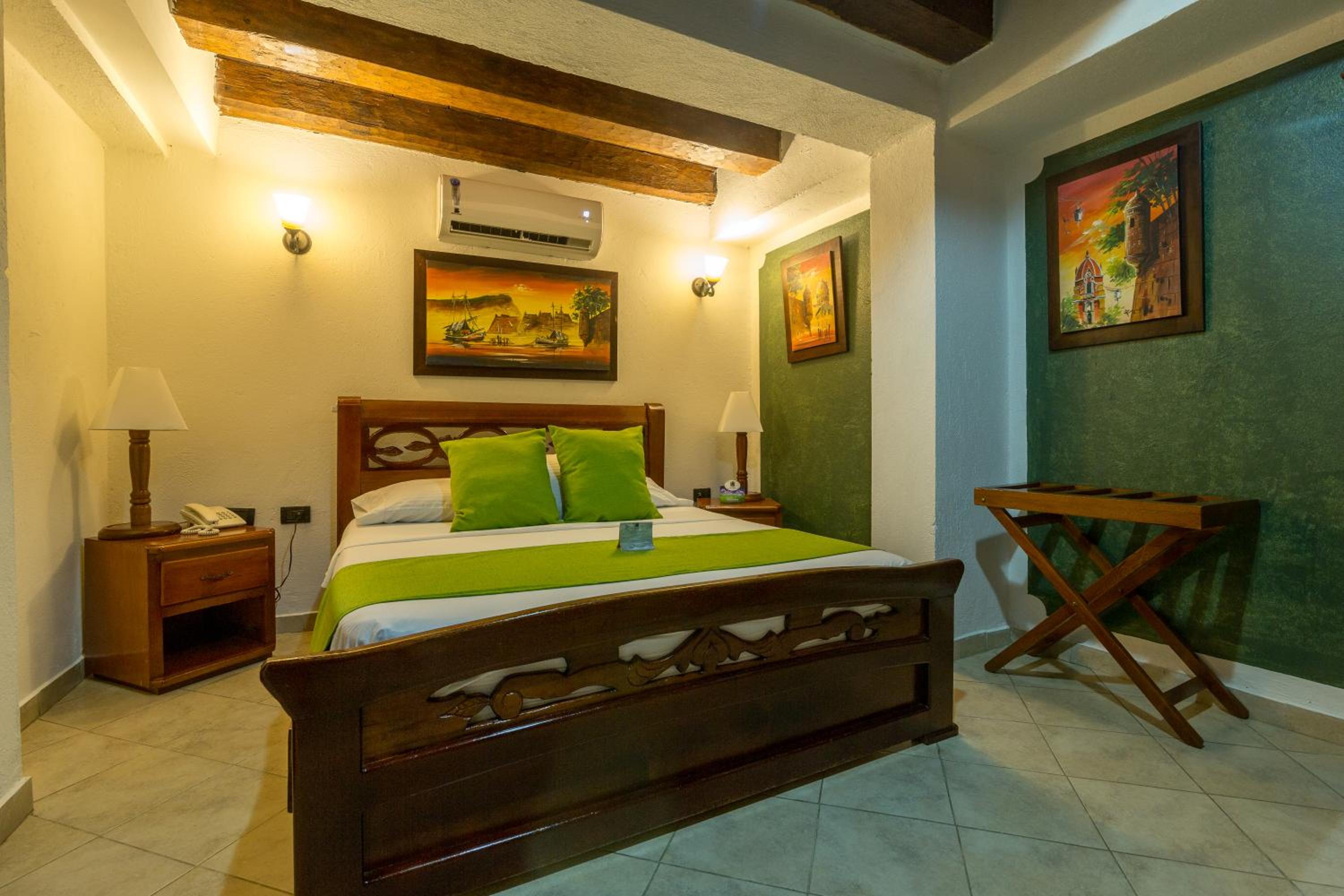 Standard Double Room - Photo 13