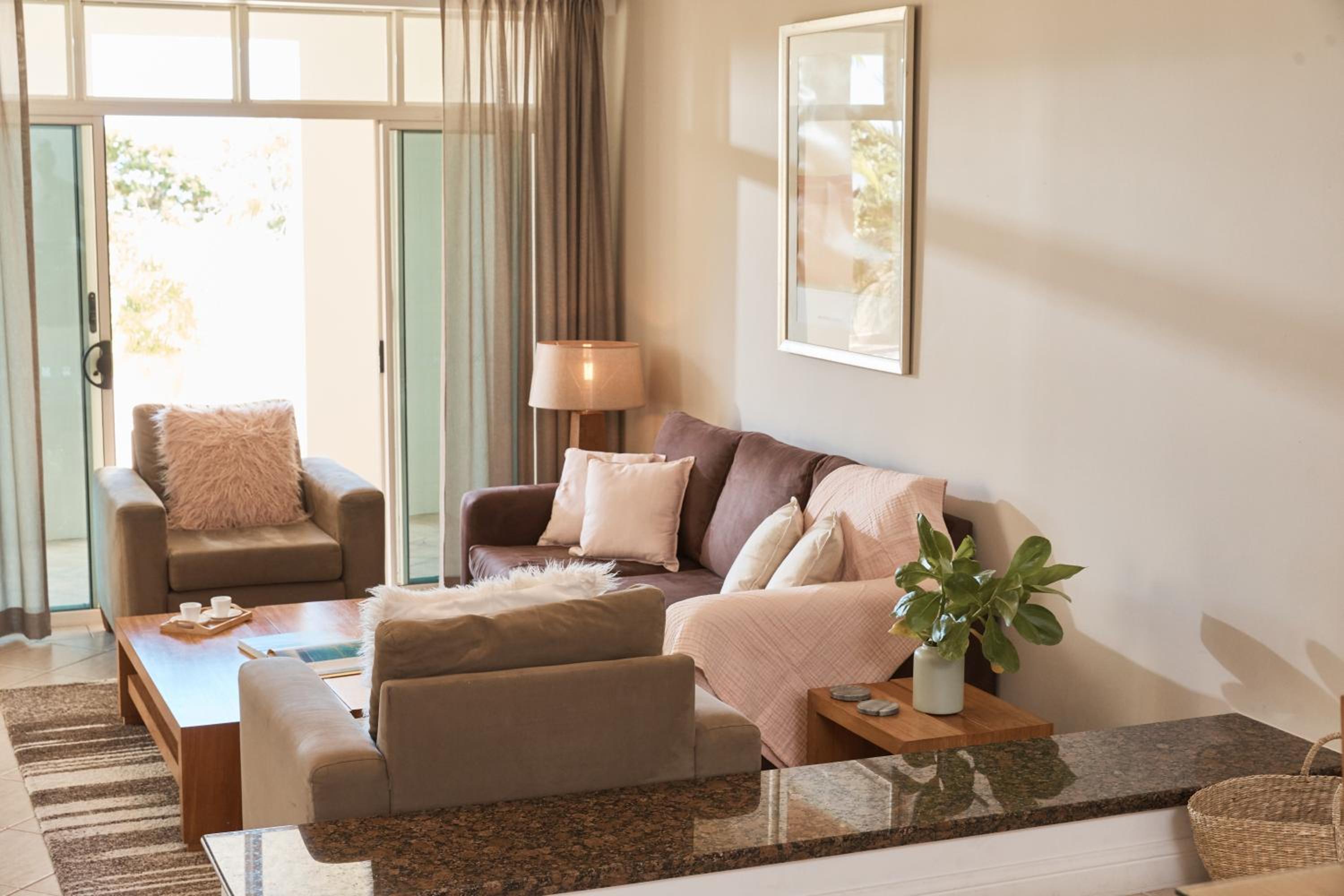 One-Bedroom Beachfront Apartment with Sea Views photo 3