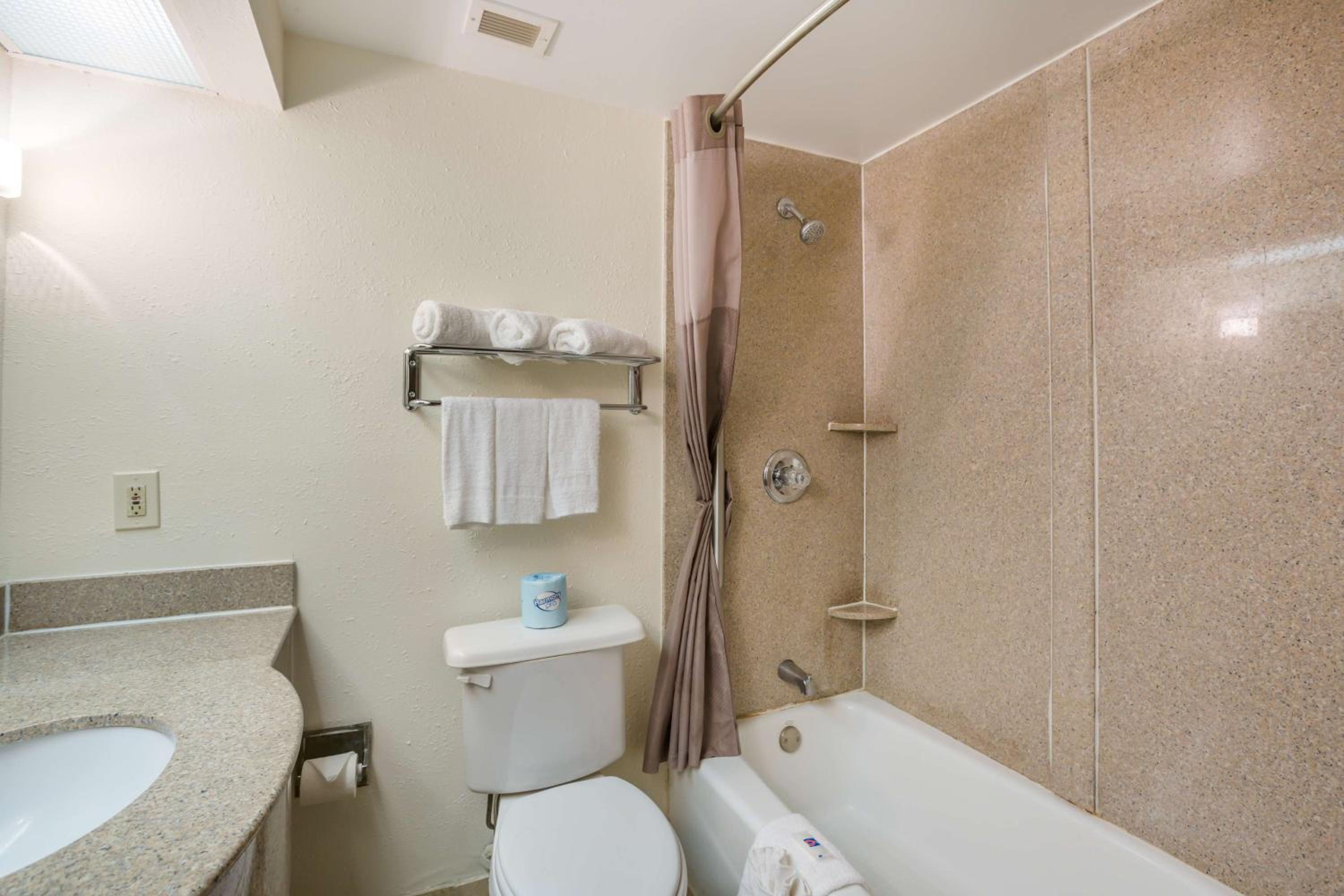 King Room - Non-Smoking - Photo 7