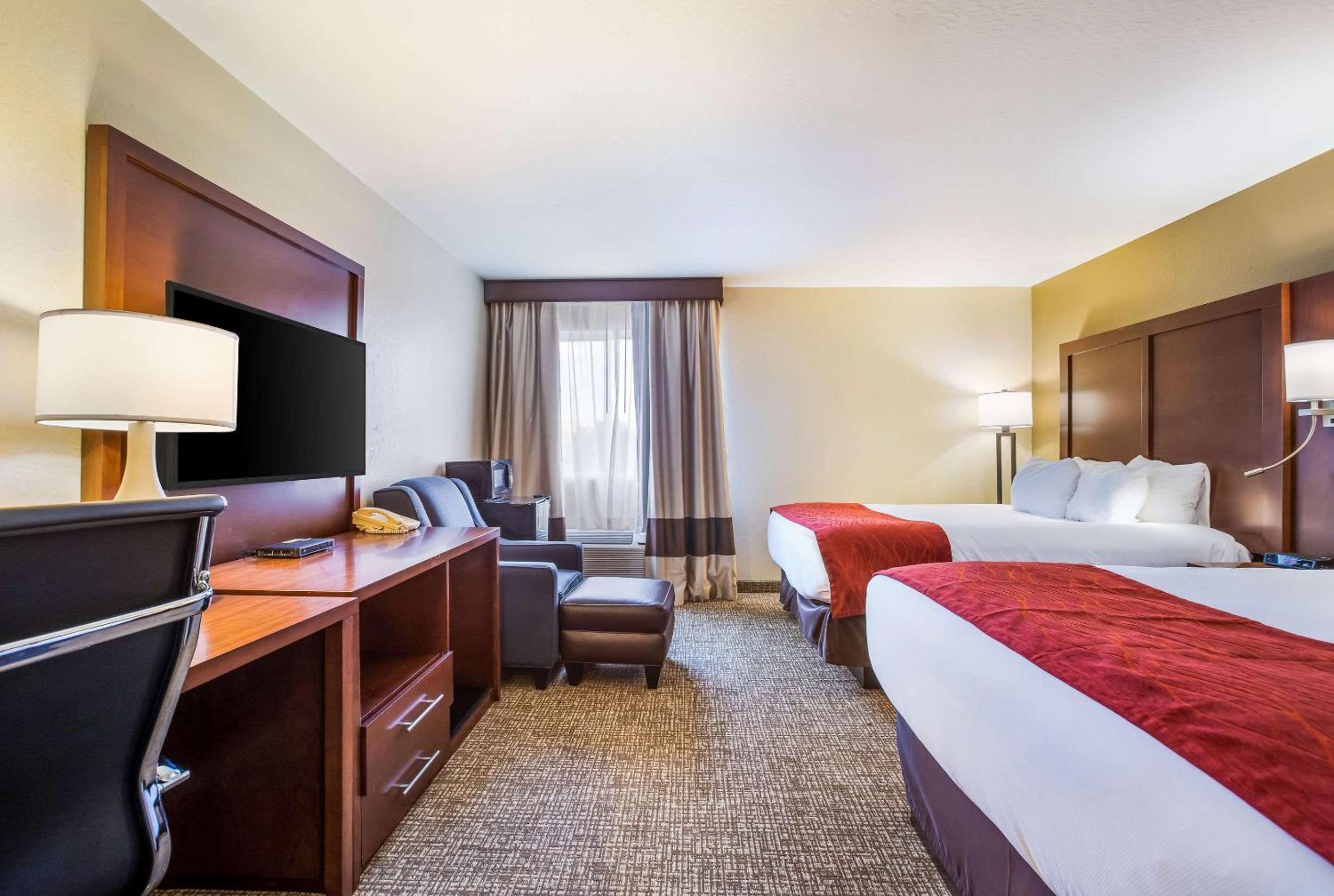 Efficiency Queen Room with Two Queen Beds - Non-Smoking - Photo 1
