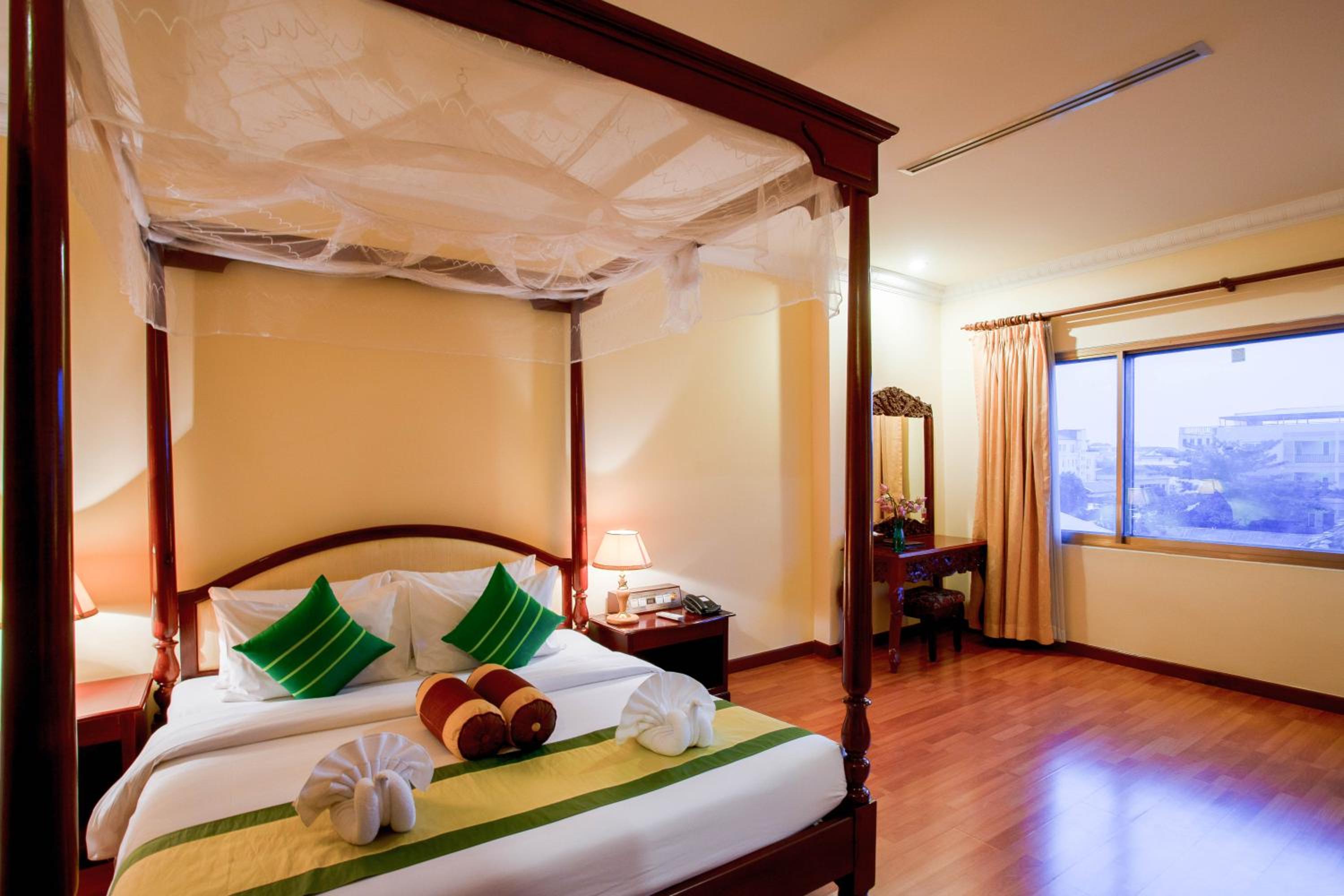 Executive Suite - Photo 5