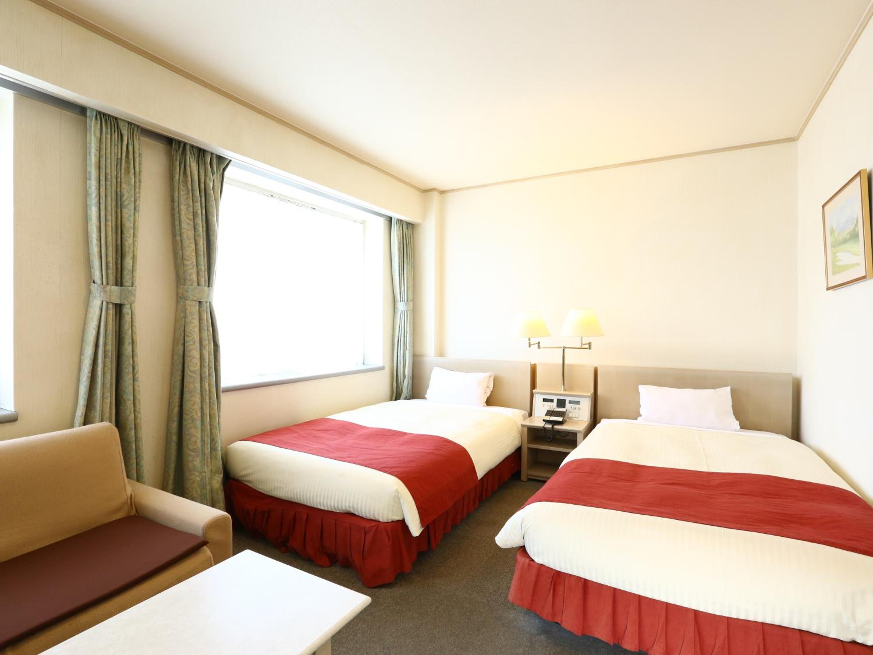 Deluxe Twin Room with Mountain View - Non-Smoking photo 1
