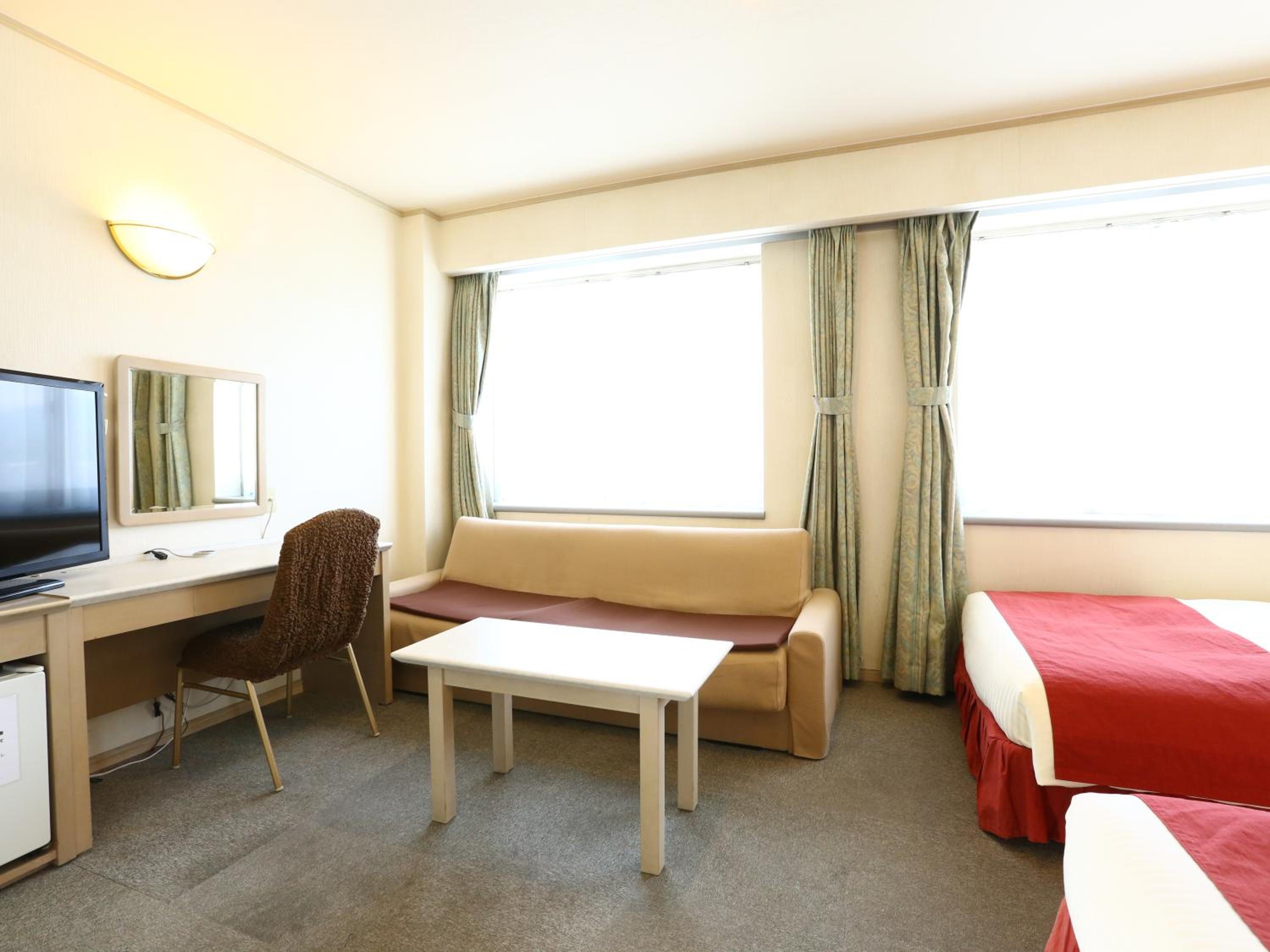 Deluxe Twin Room with Mountain View - Non-Smoking photo 2