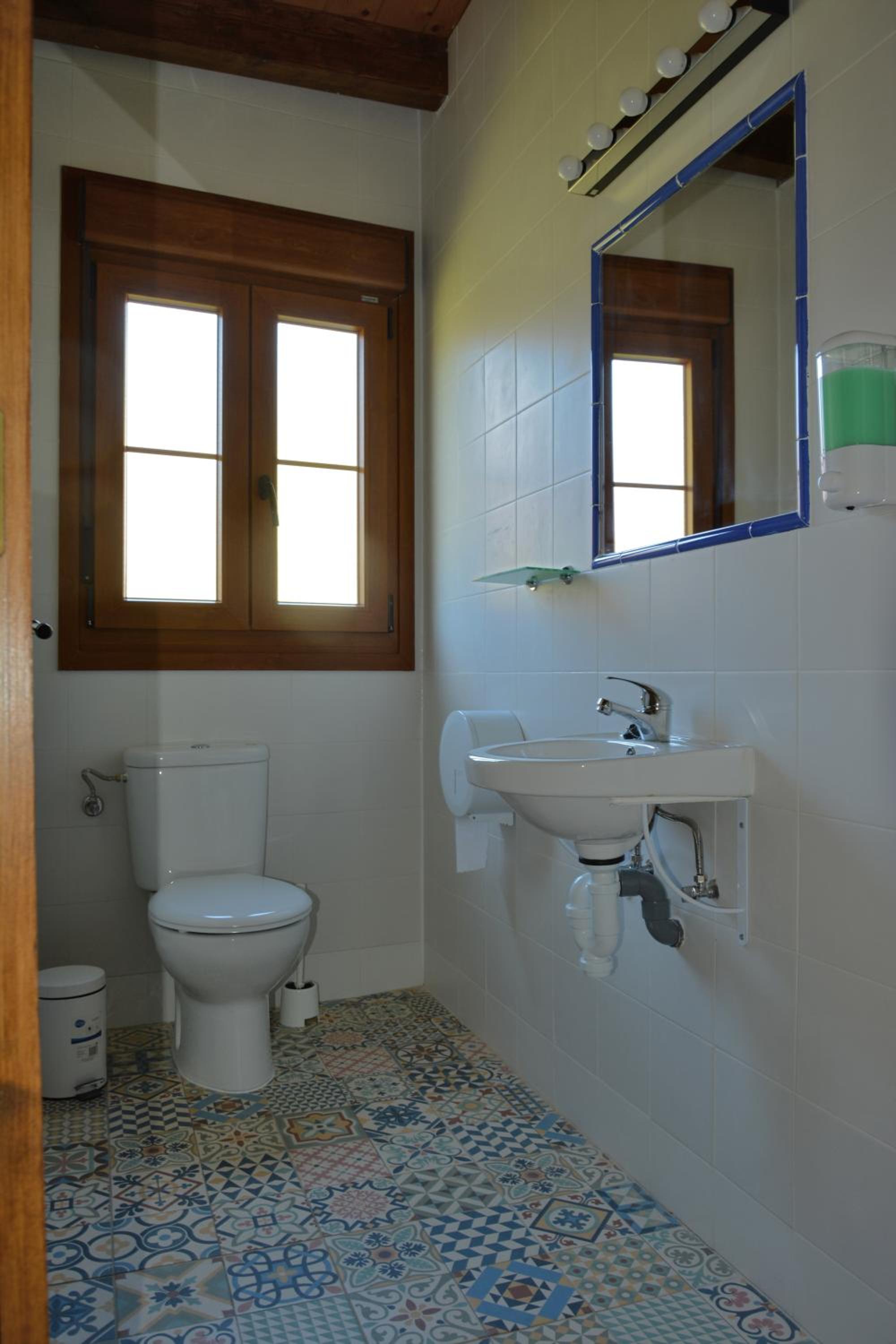 Family Room with Private Bathroom photo 2