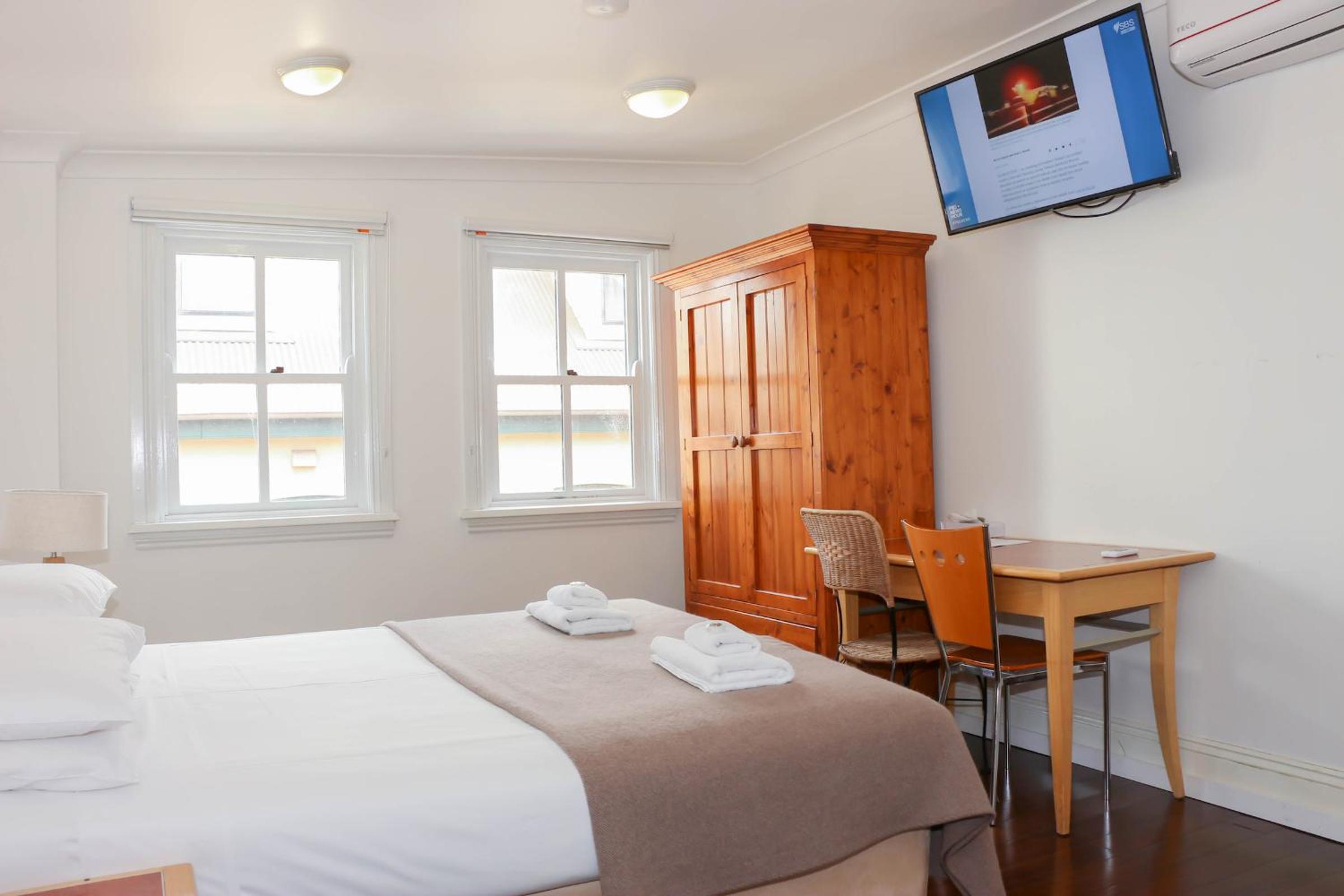 Queen Room photo 3