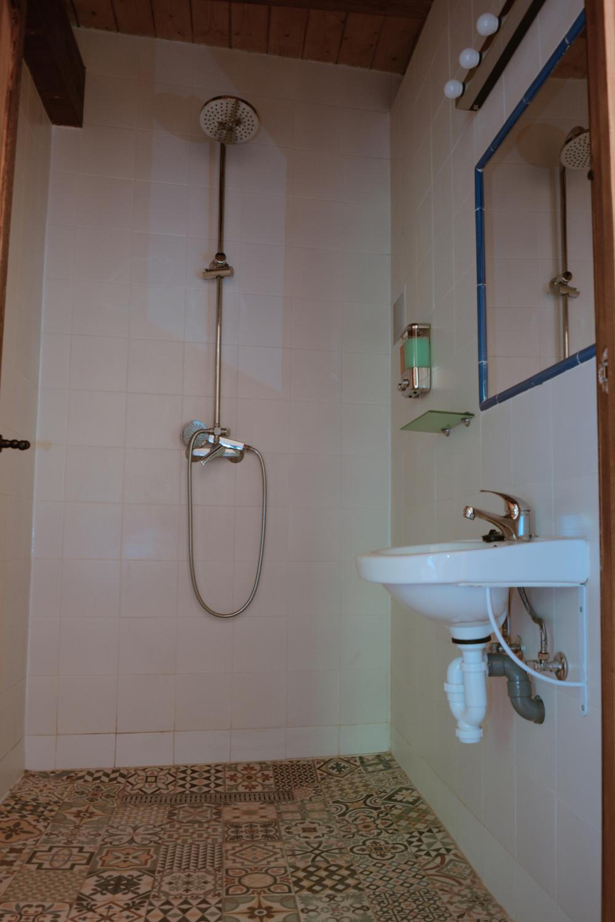 Family Room with Private Bathroom photo 3