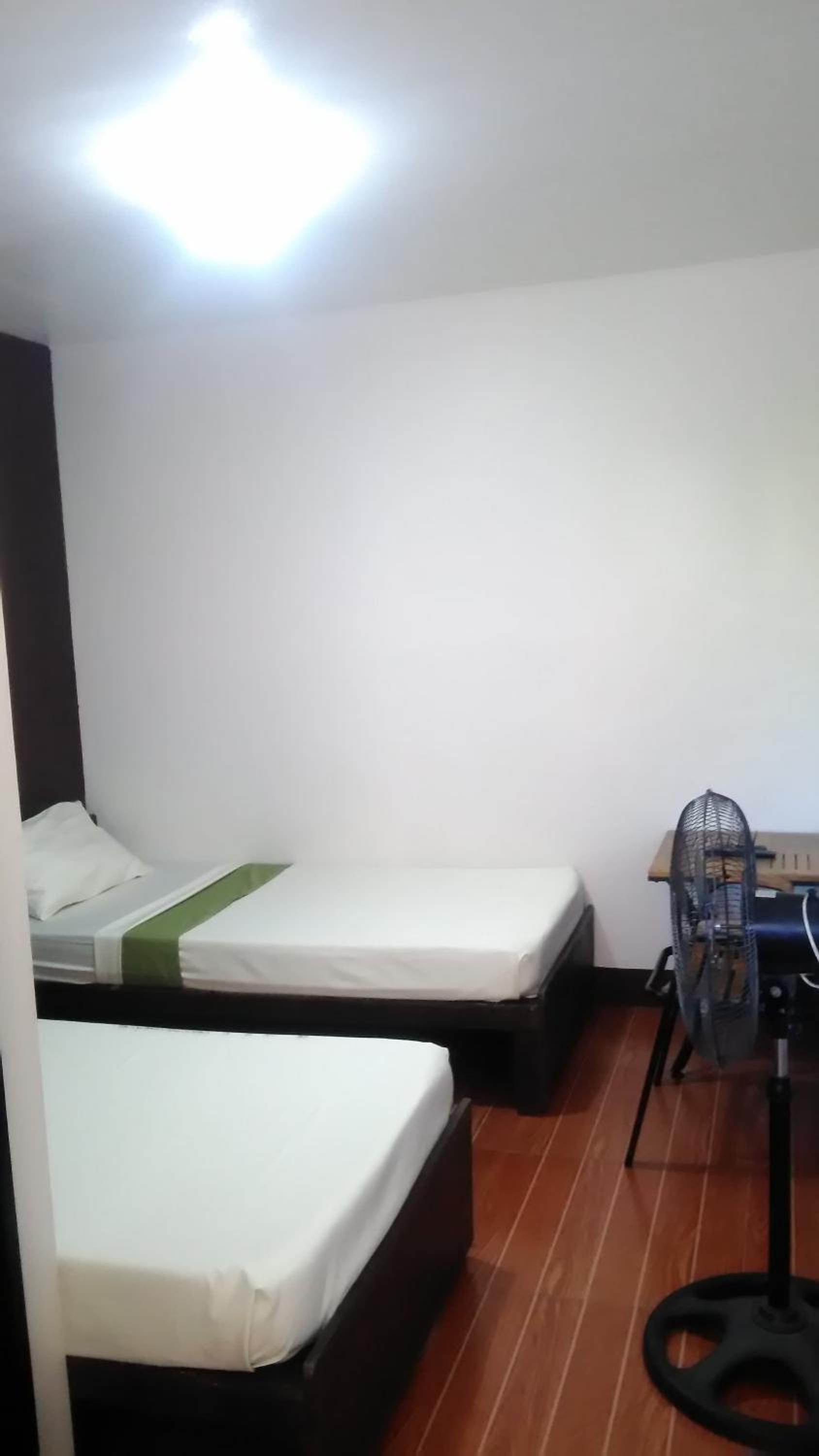 Economy Twin Room photo 2