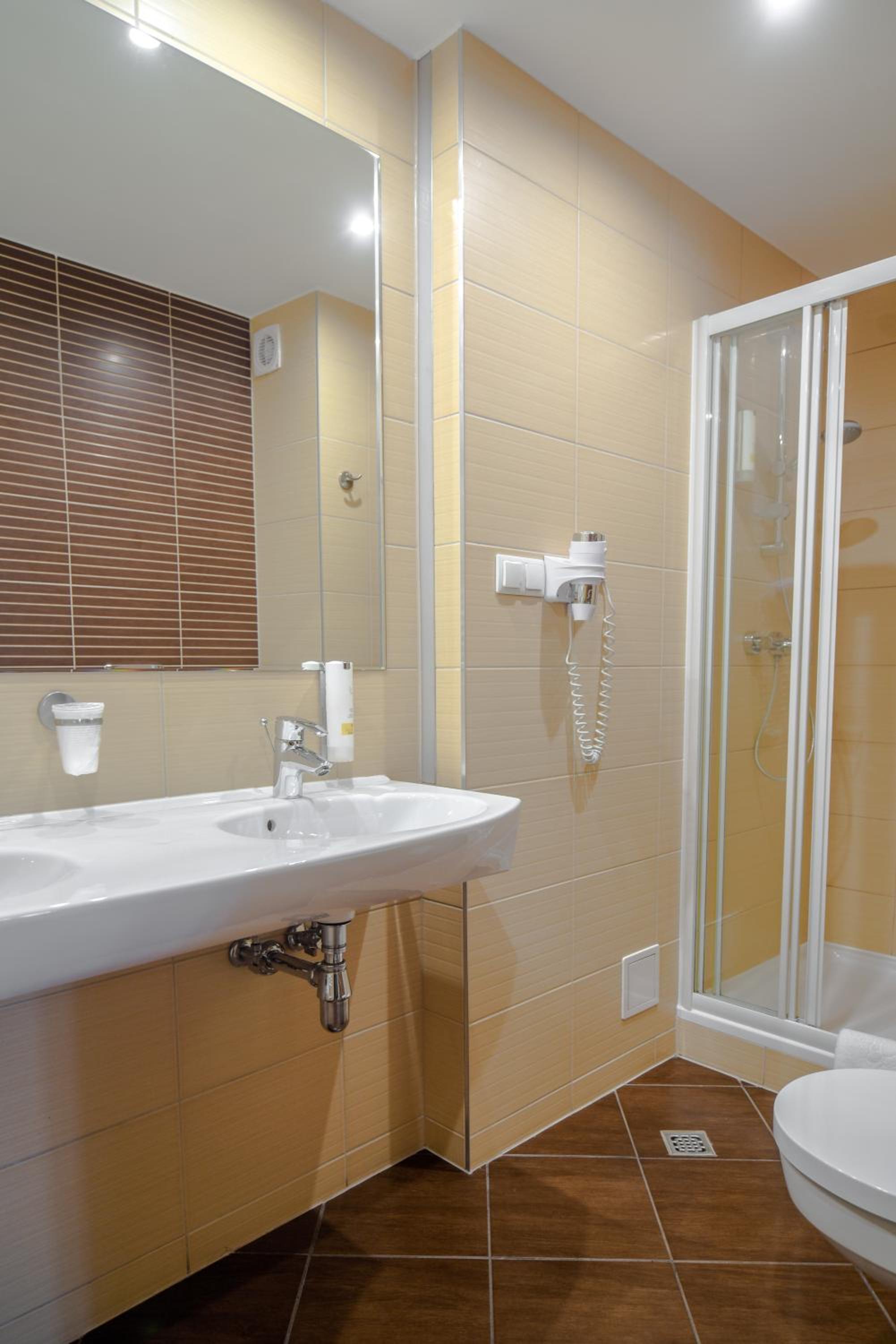 Junior Suite with Balcony - Photo 3