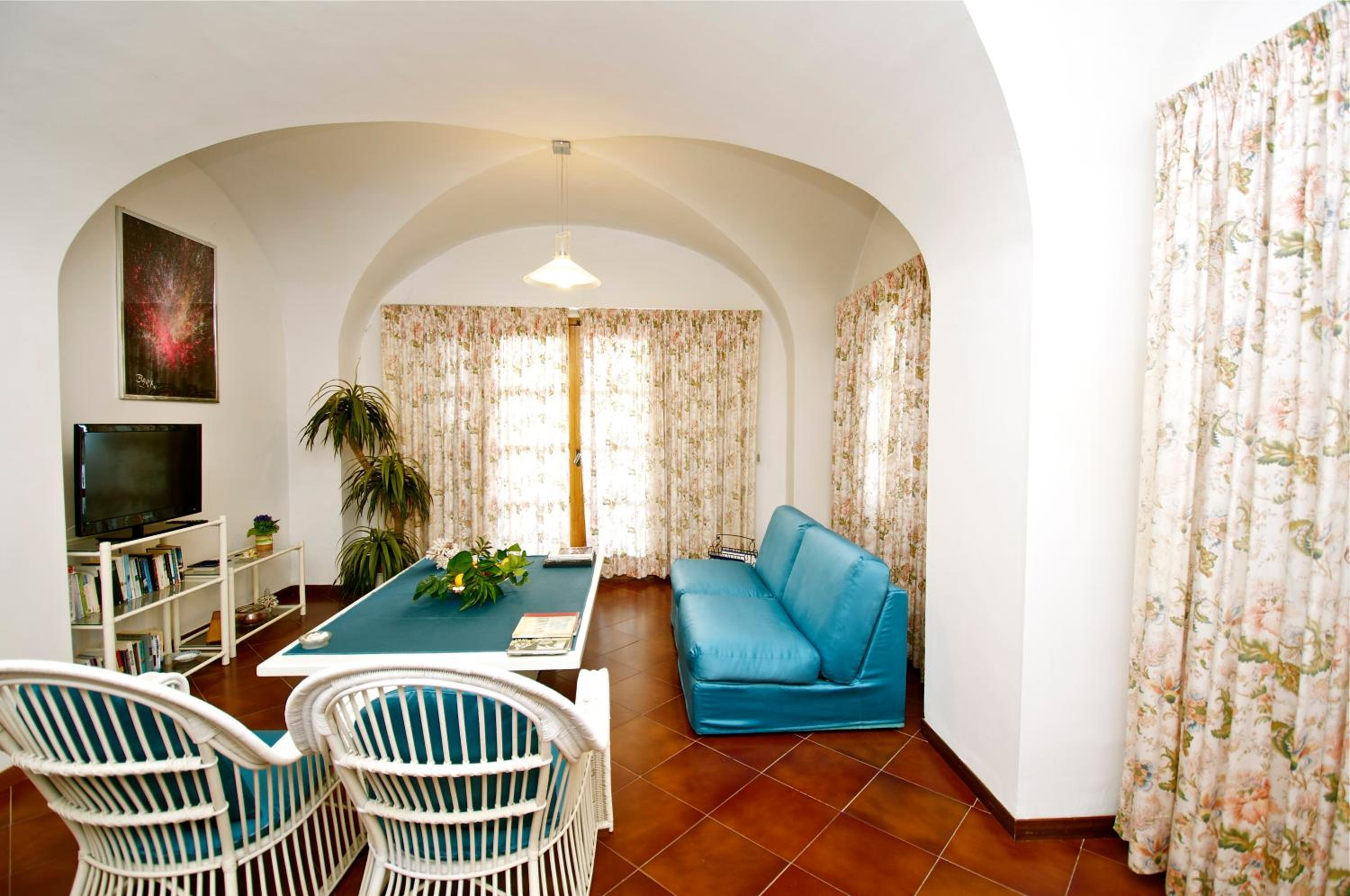 Deluxe Suite with Sea View photo 2