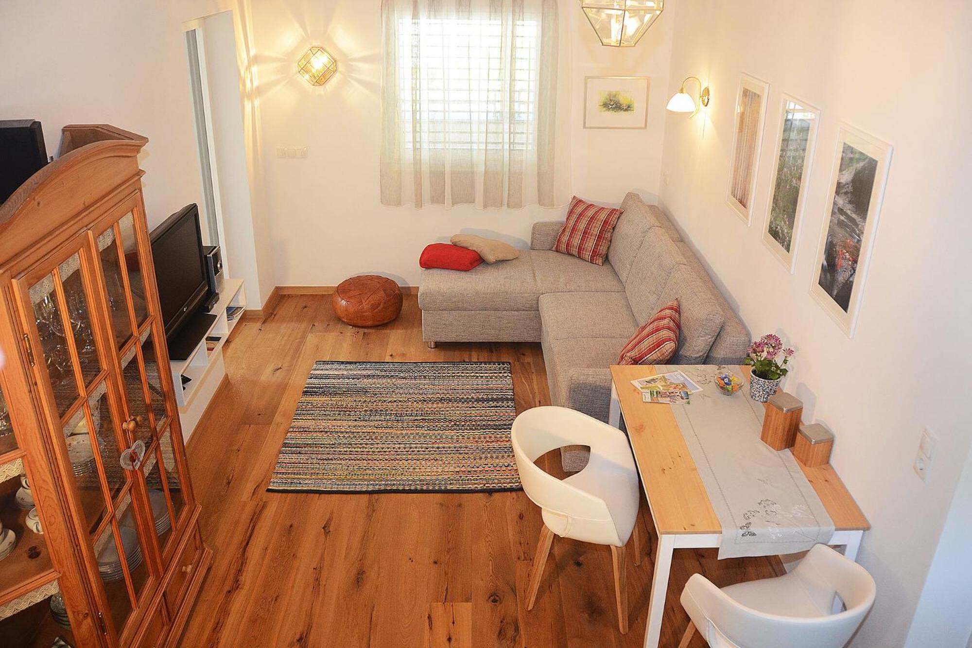 One-Bedroom Apartment photo 1