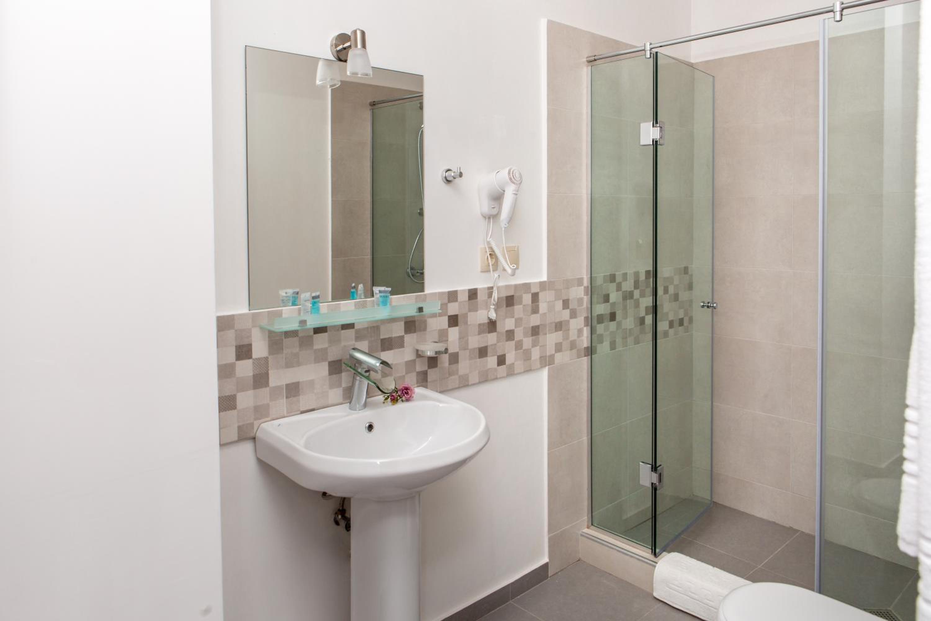 Double Room with Terrace - Photo 3