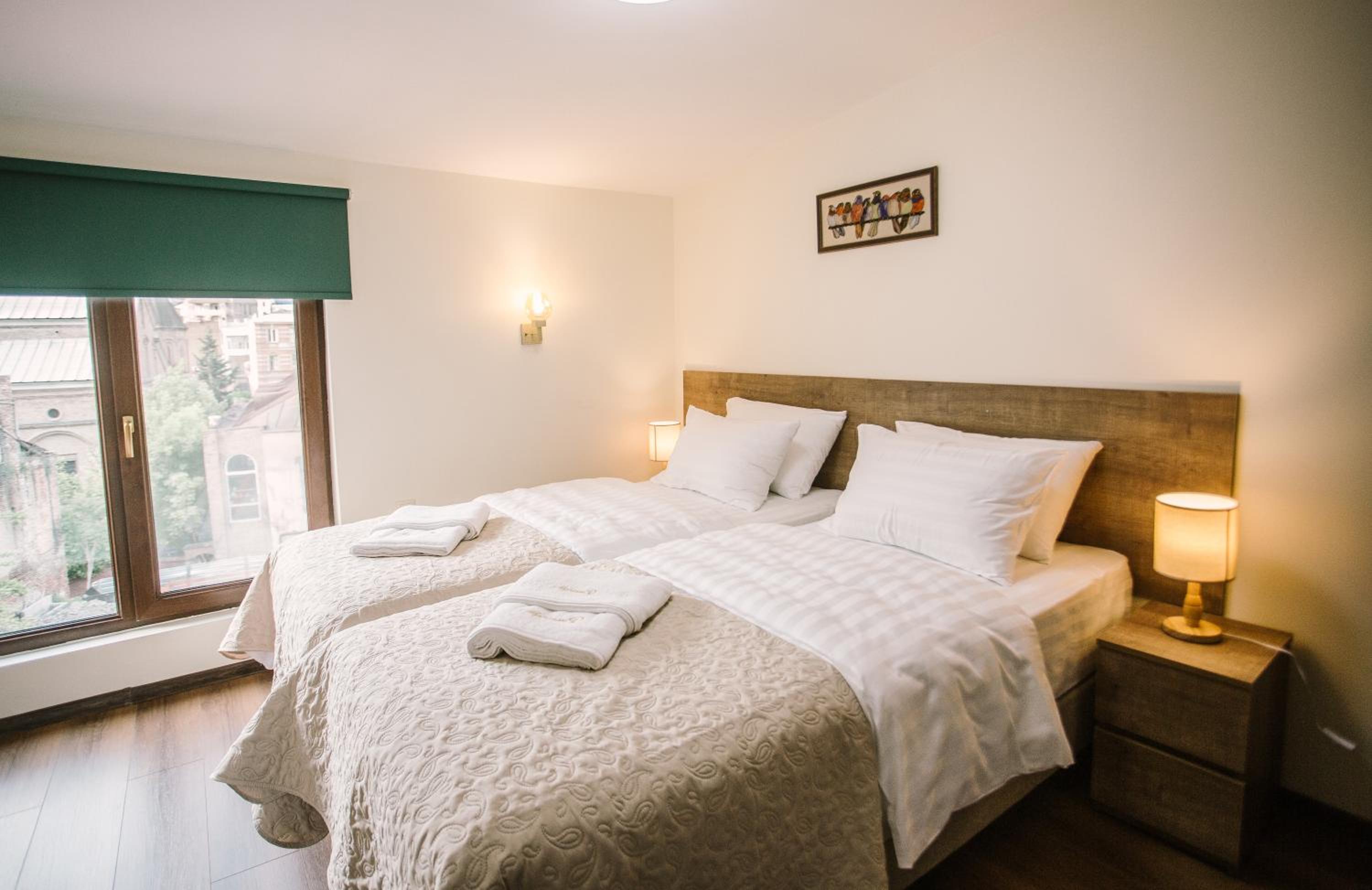 Large Twin Room - Photo 1