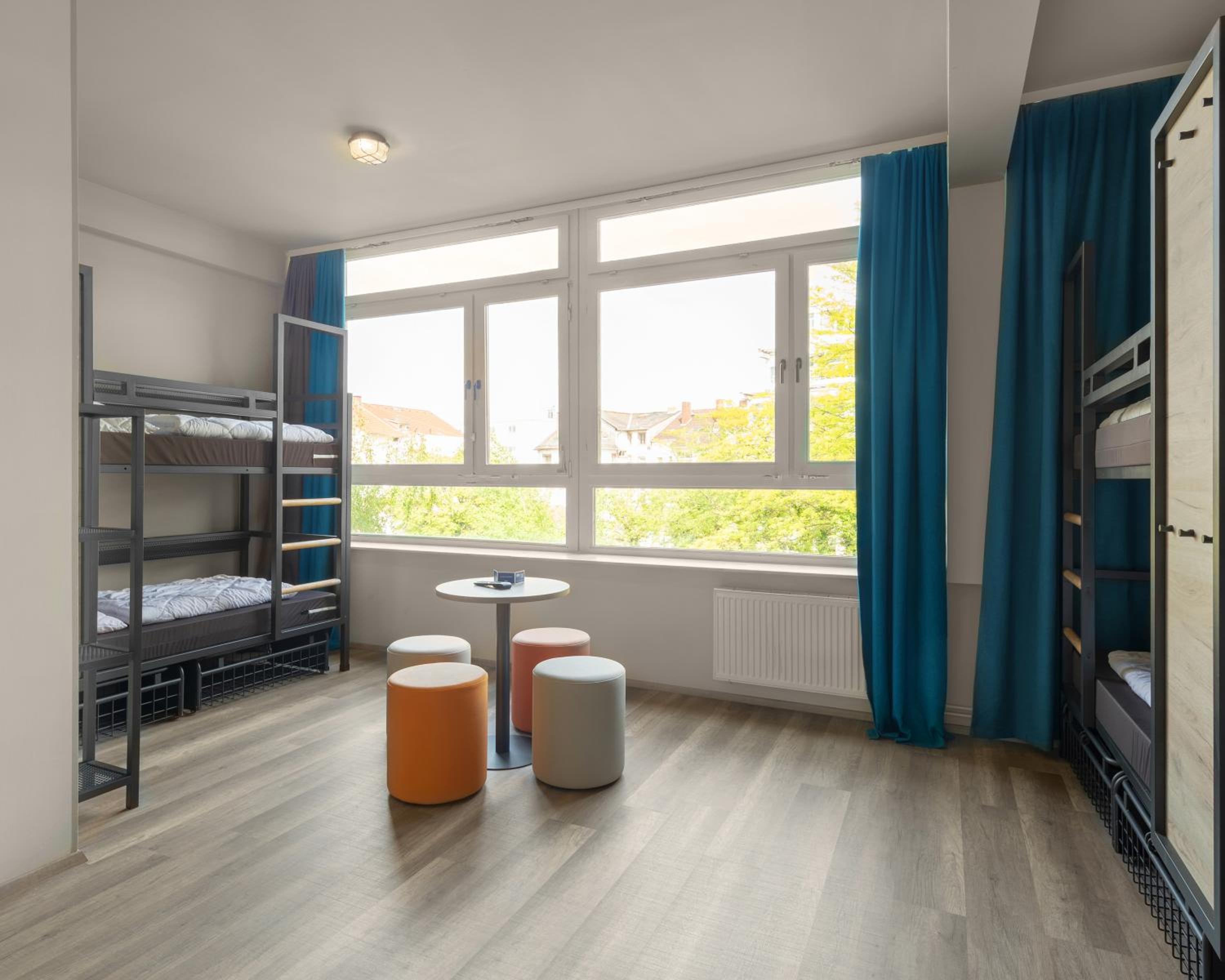 Six-Bed Room photo 3