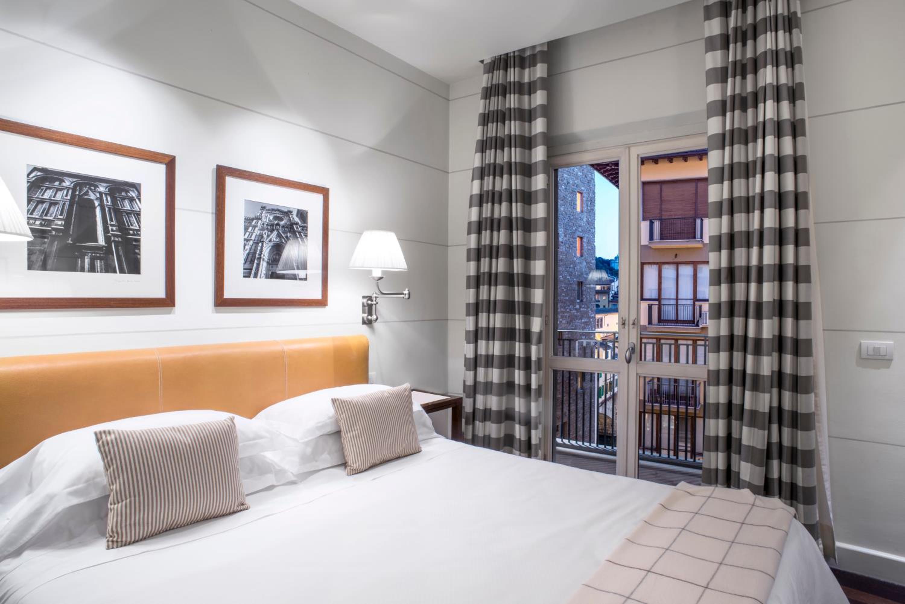 Classic Double Room with Balcony photo 3