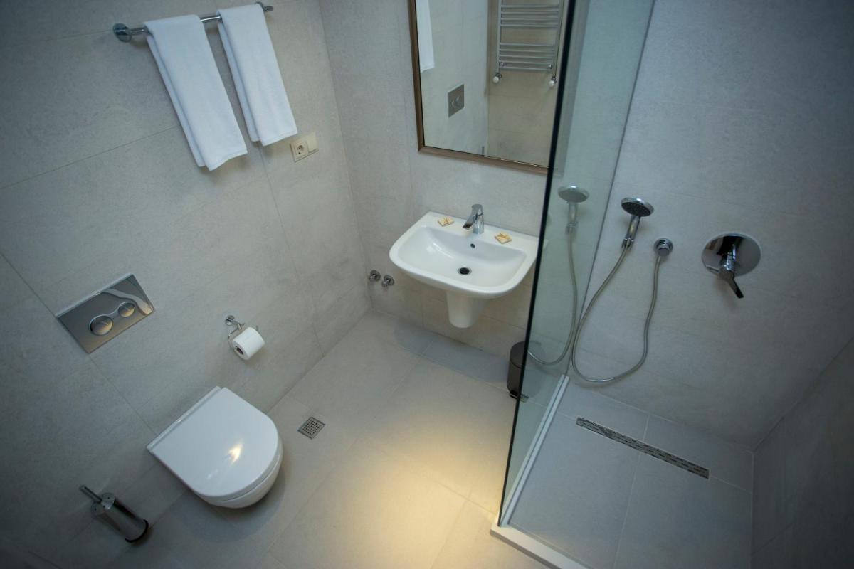 Standard Triple Room photo 2