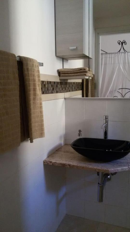 One-Bedroom Apartment - Photo 2