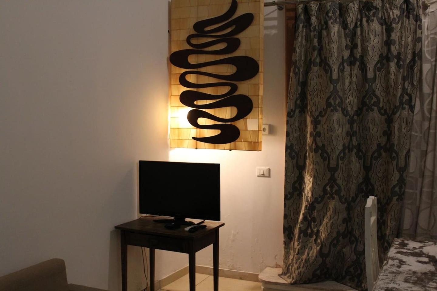 One-Bedroom Apartment - Photo 6