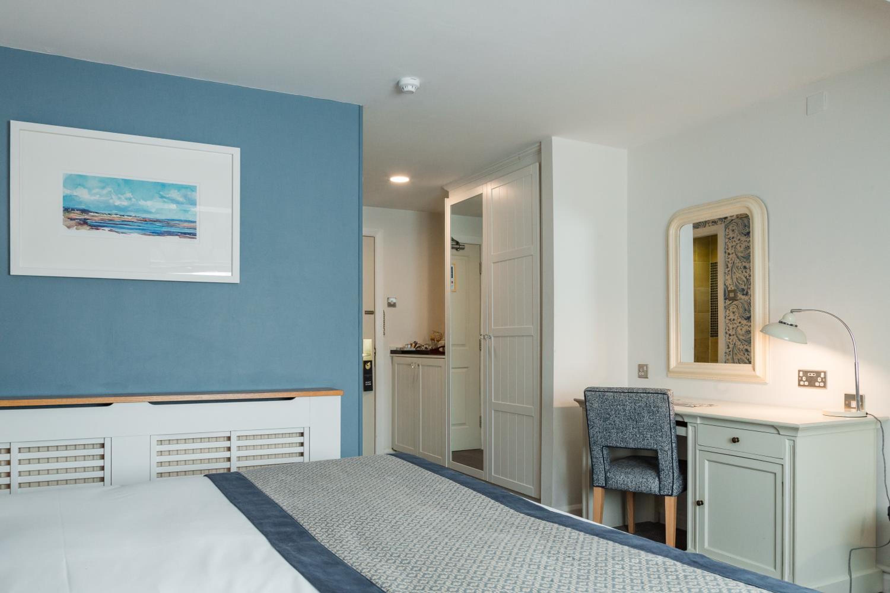 Standard Double Room - Photo 12