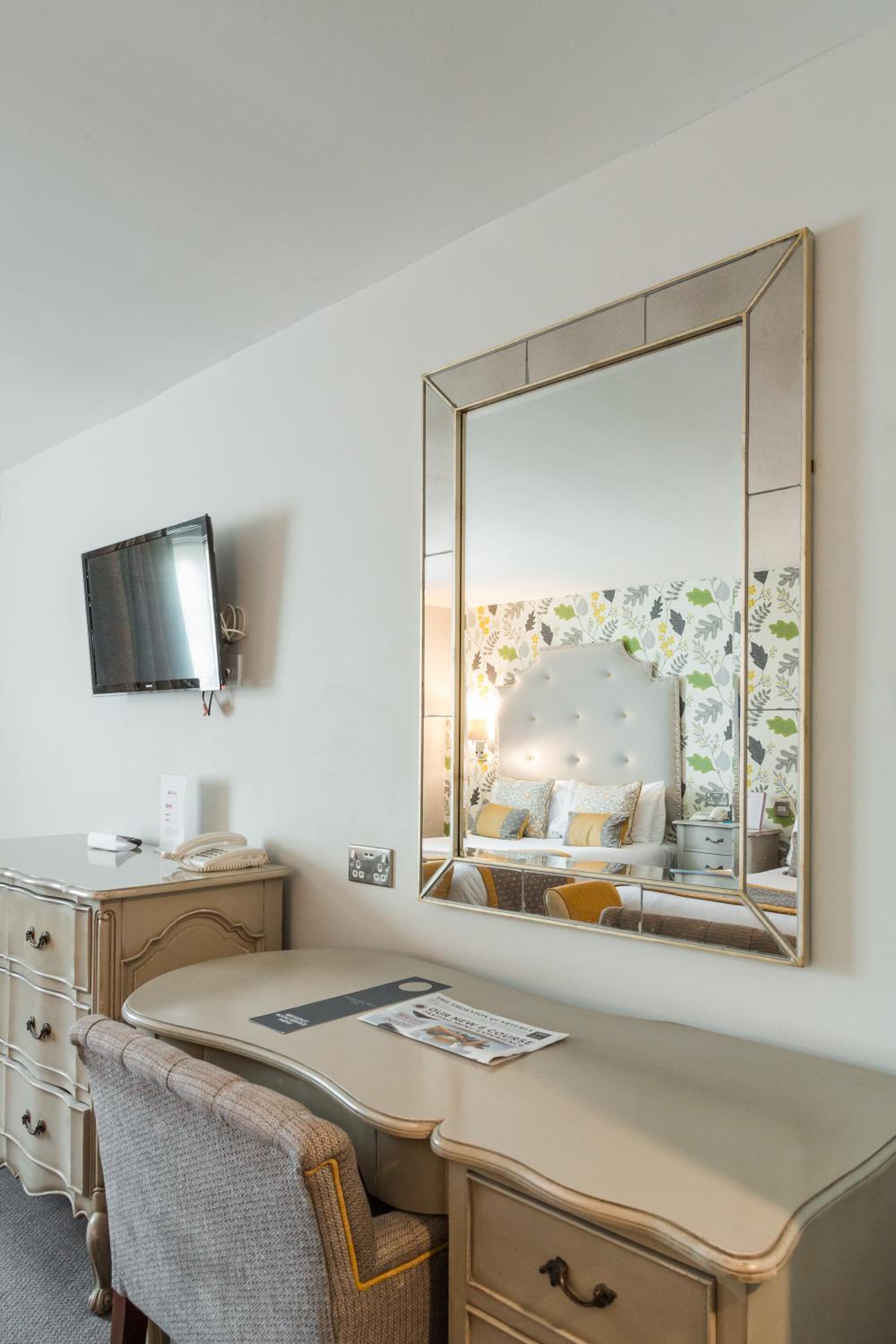 Deluxe Double Room with Two Double Beds - Photo 1