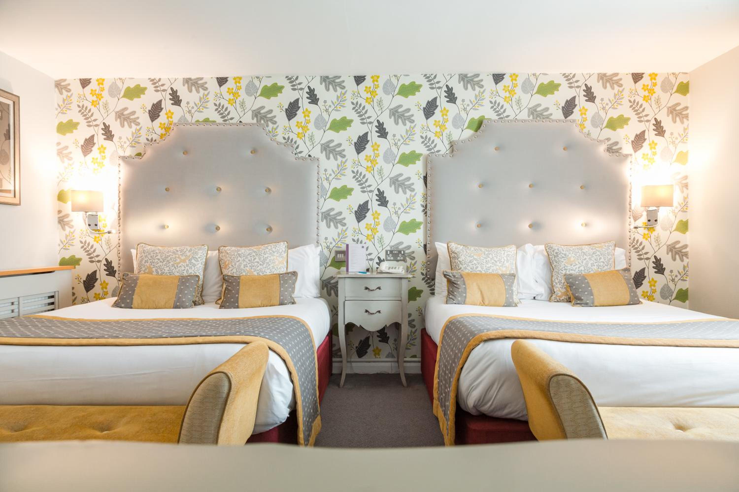 Deluxe Double Room with Two Double Beds - Photo 7