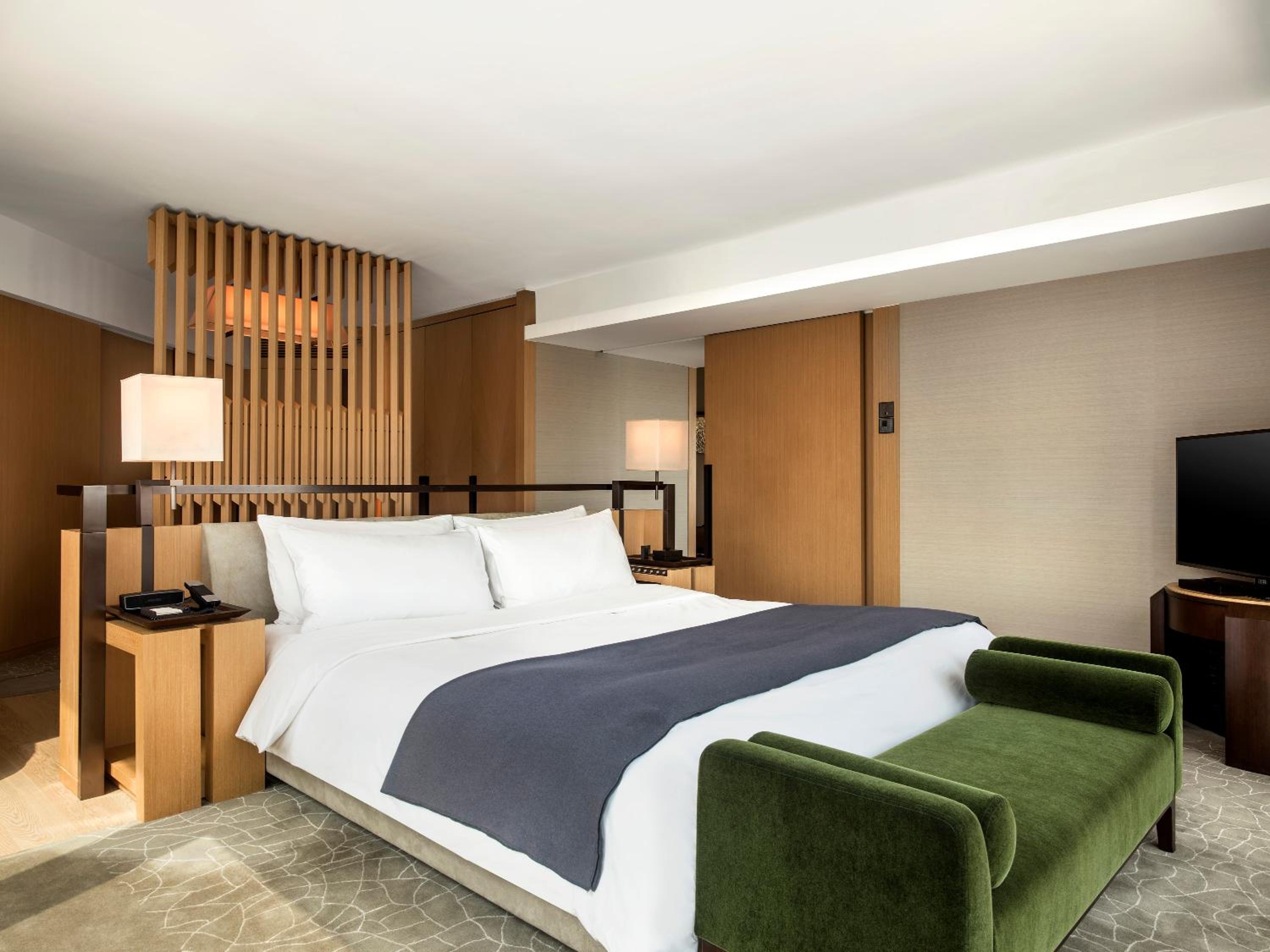 Upper Suite with Harbor View