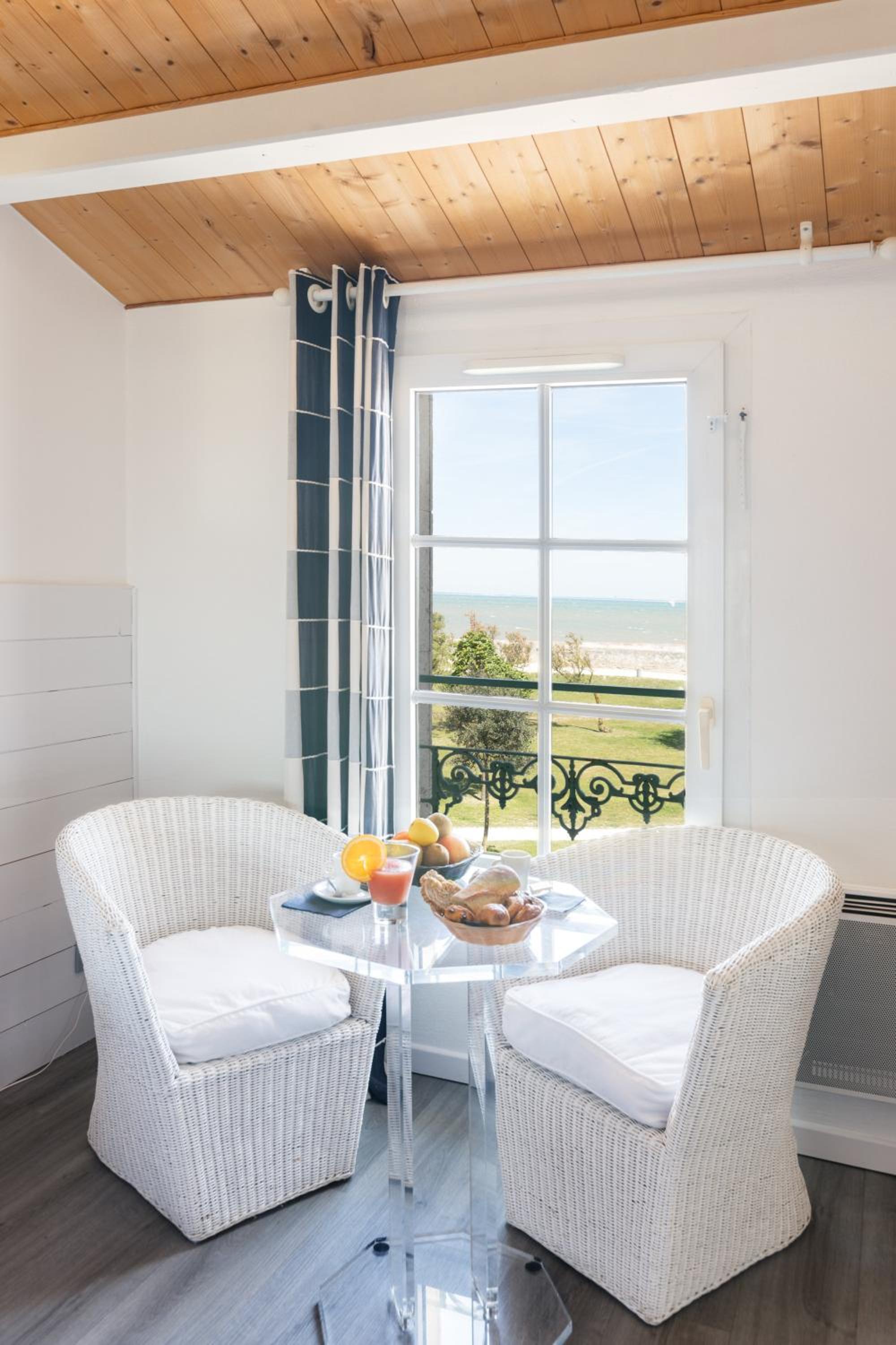 Superior Room - 2nd Floor - Sea View photo 2