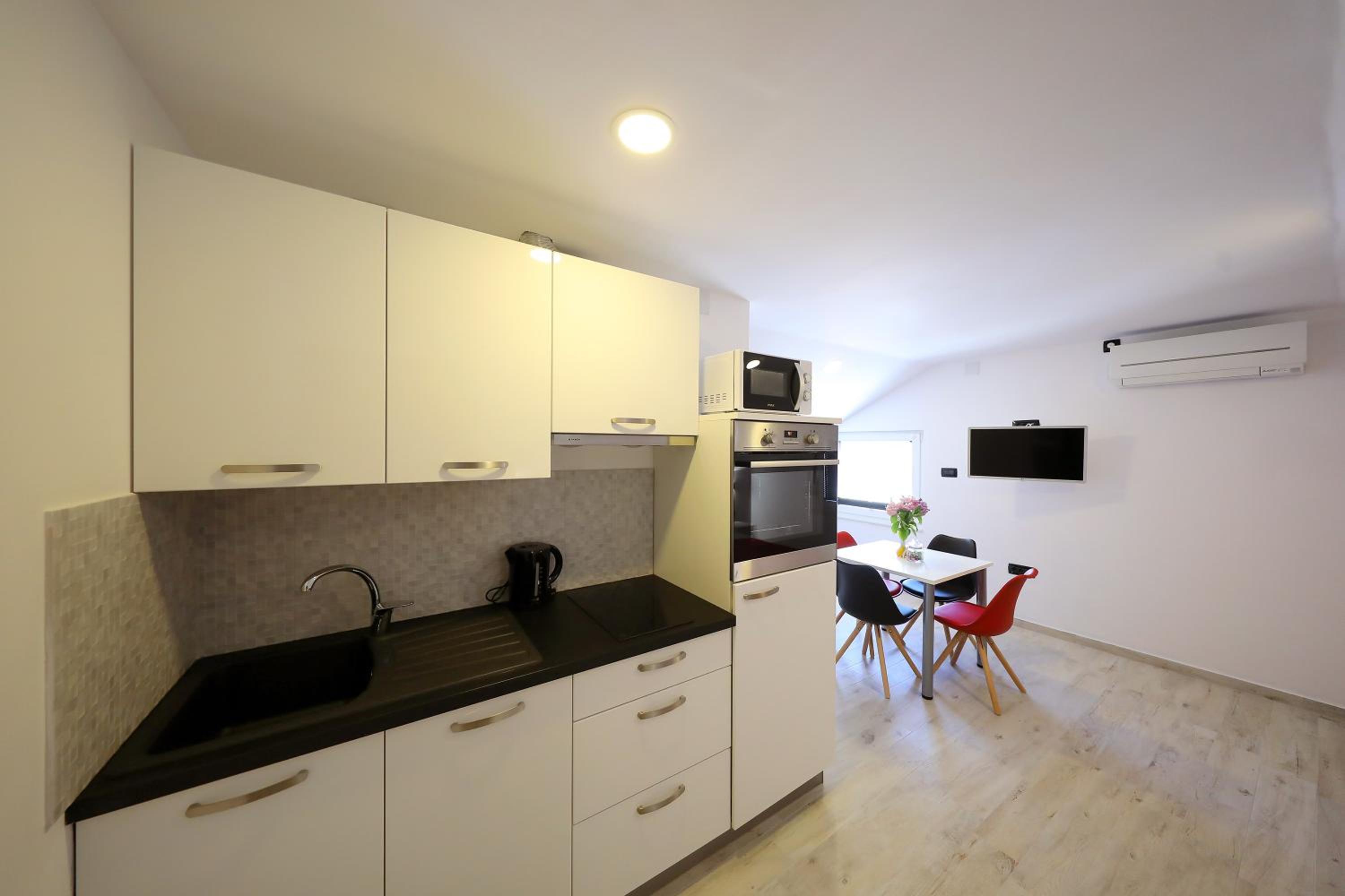 Studio Apartment - Photo 7
