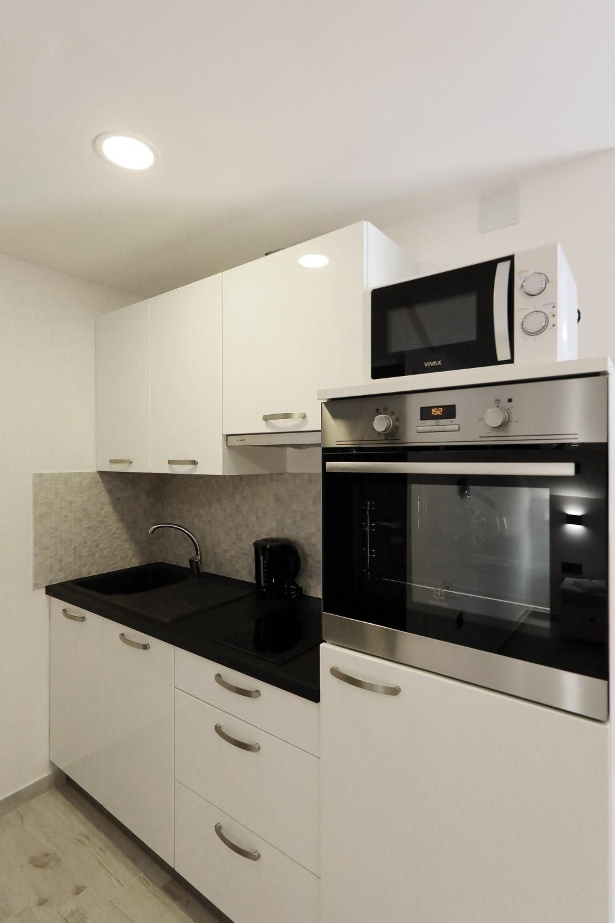 Studio Apartment - Photo 10