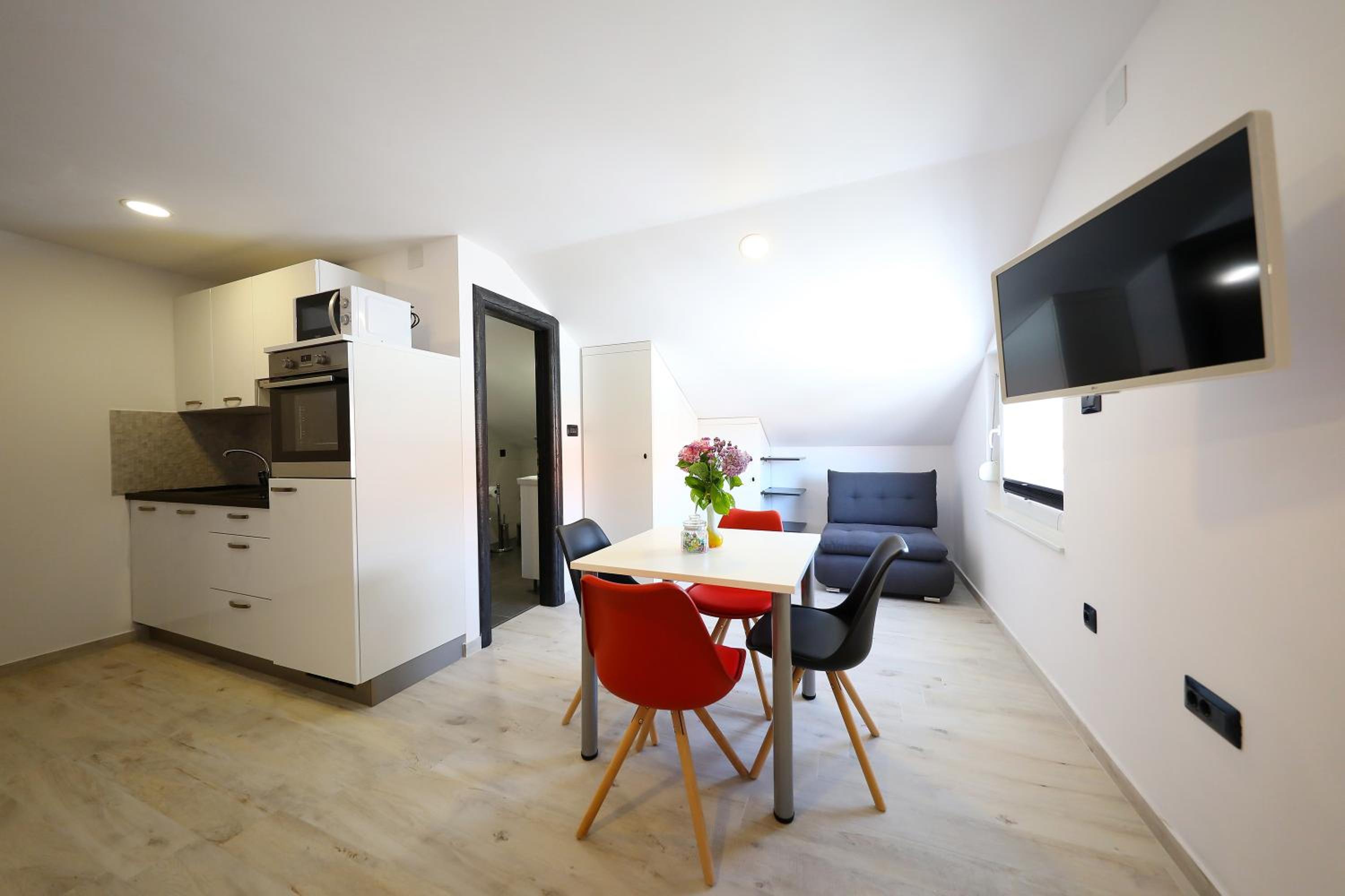 Studio Apartment - Photo 11