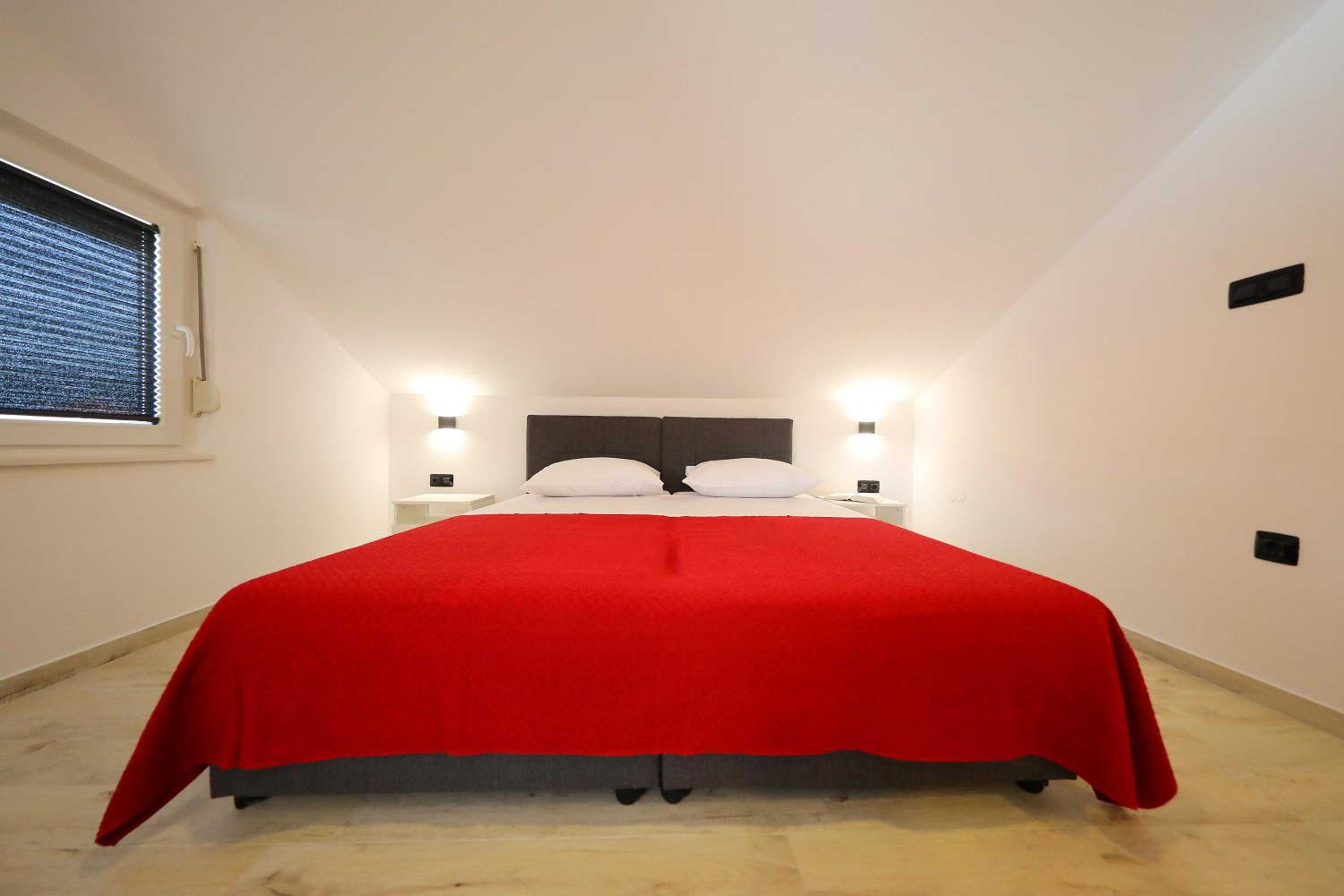 Studio Apartment - Photo 6