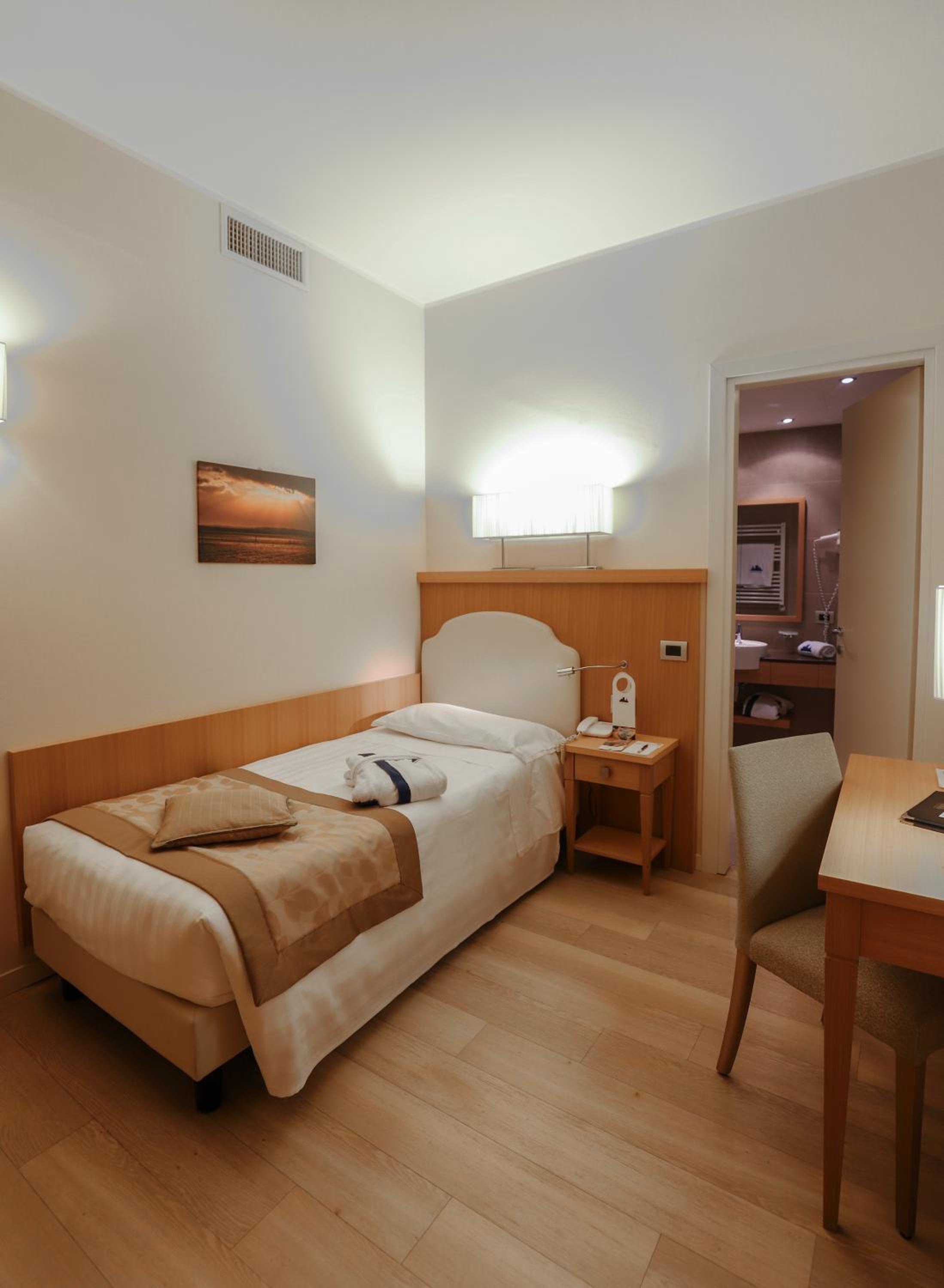 Classic Single Room with Spa Access