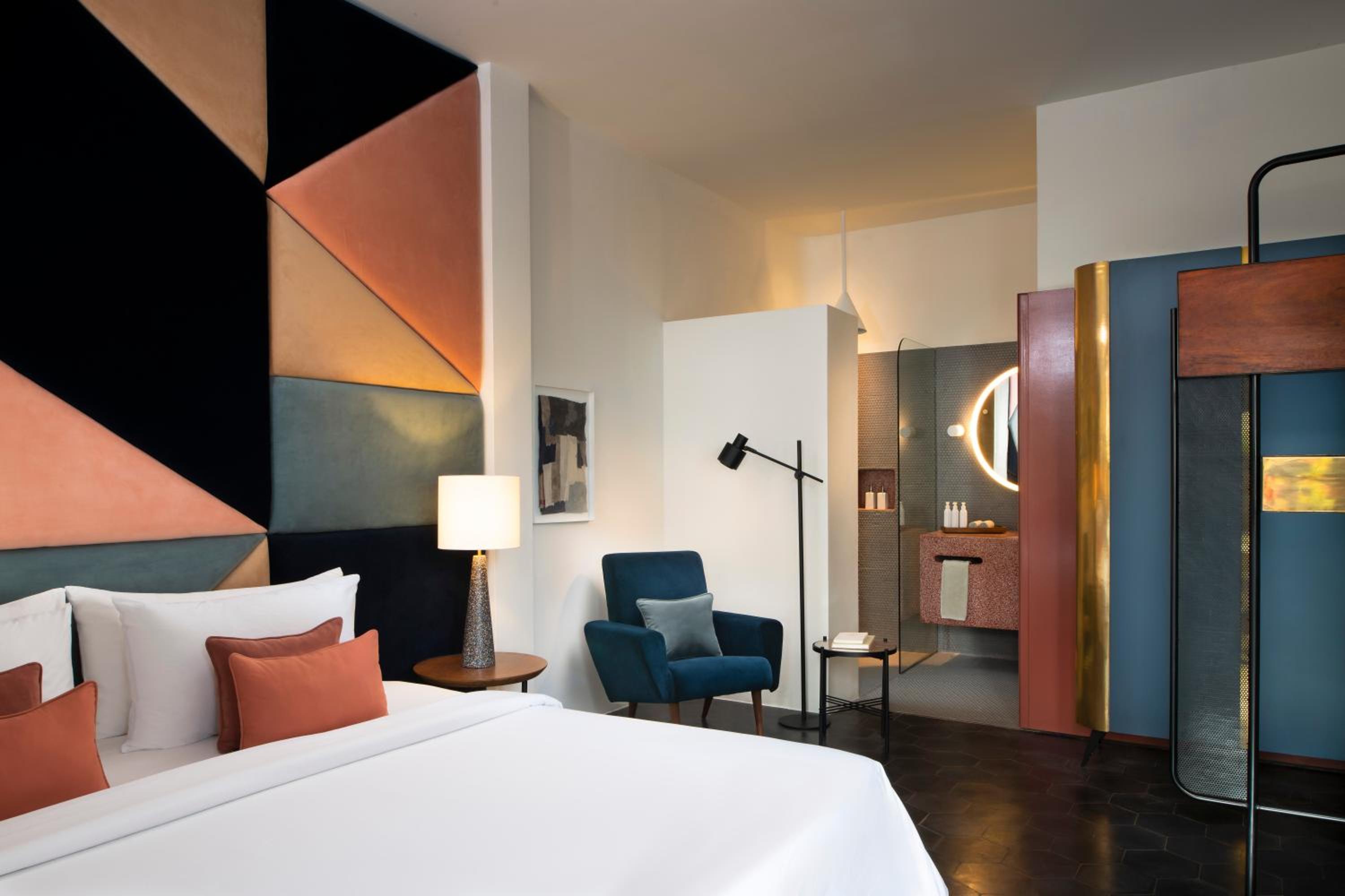Deluxe Double or Twin Room with Pool View photo 2