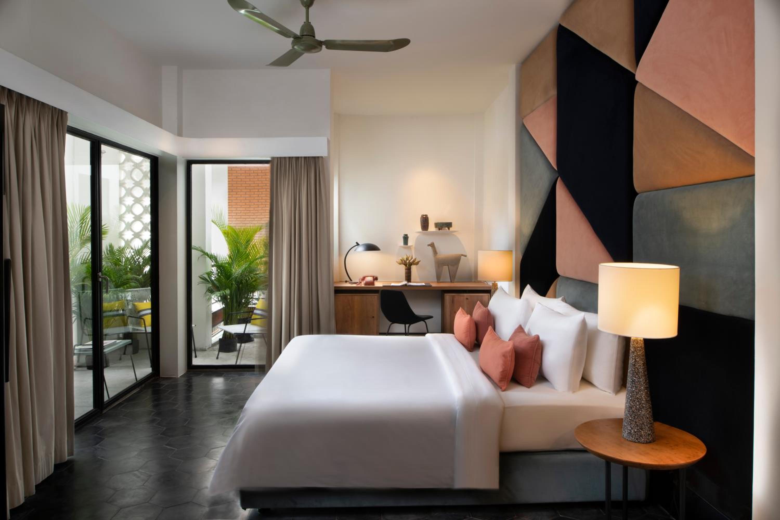 Deluxe Double or Twin Room with Pool View photo 1