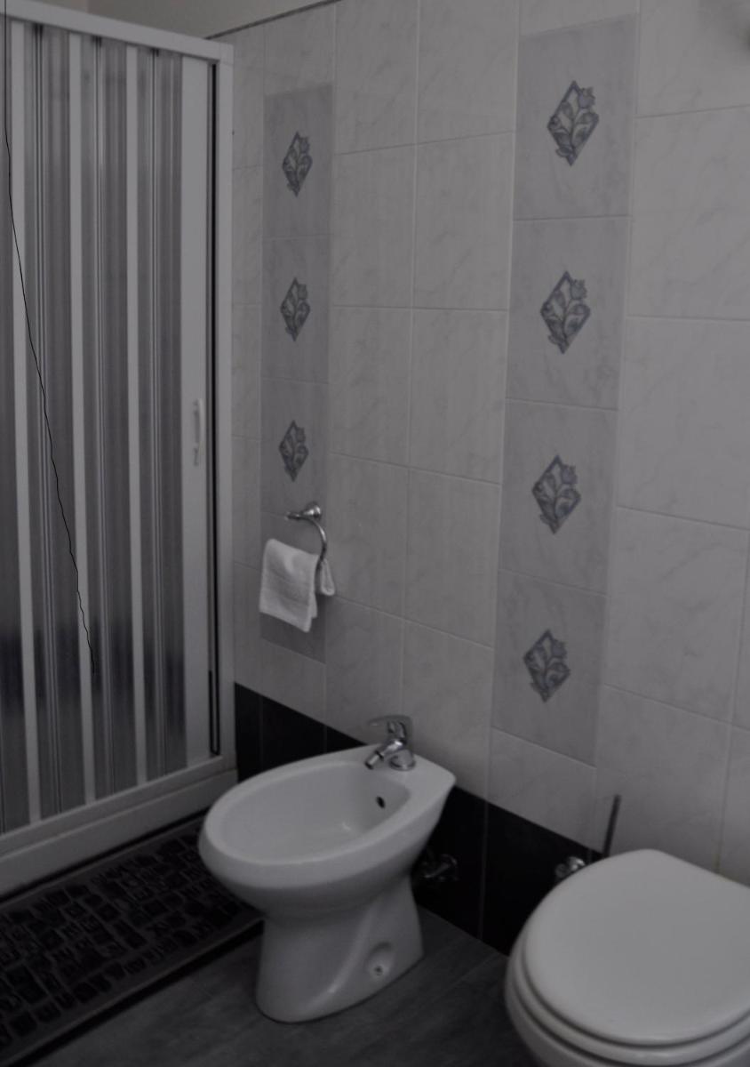 Deluxe Double Room (2 Adults + 1 Child) photo 2