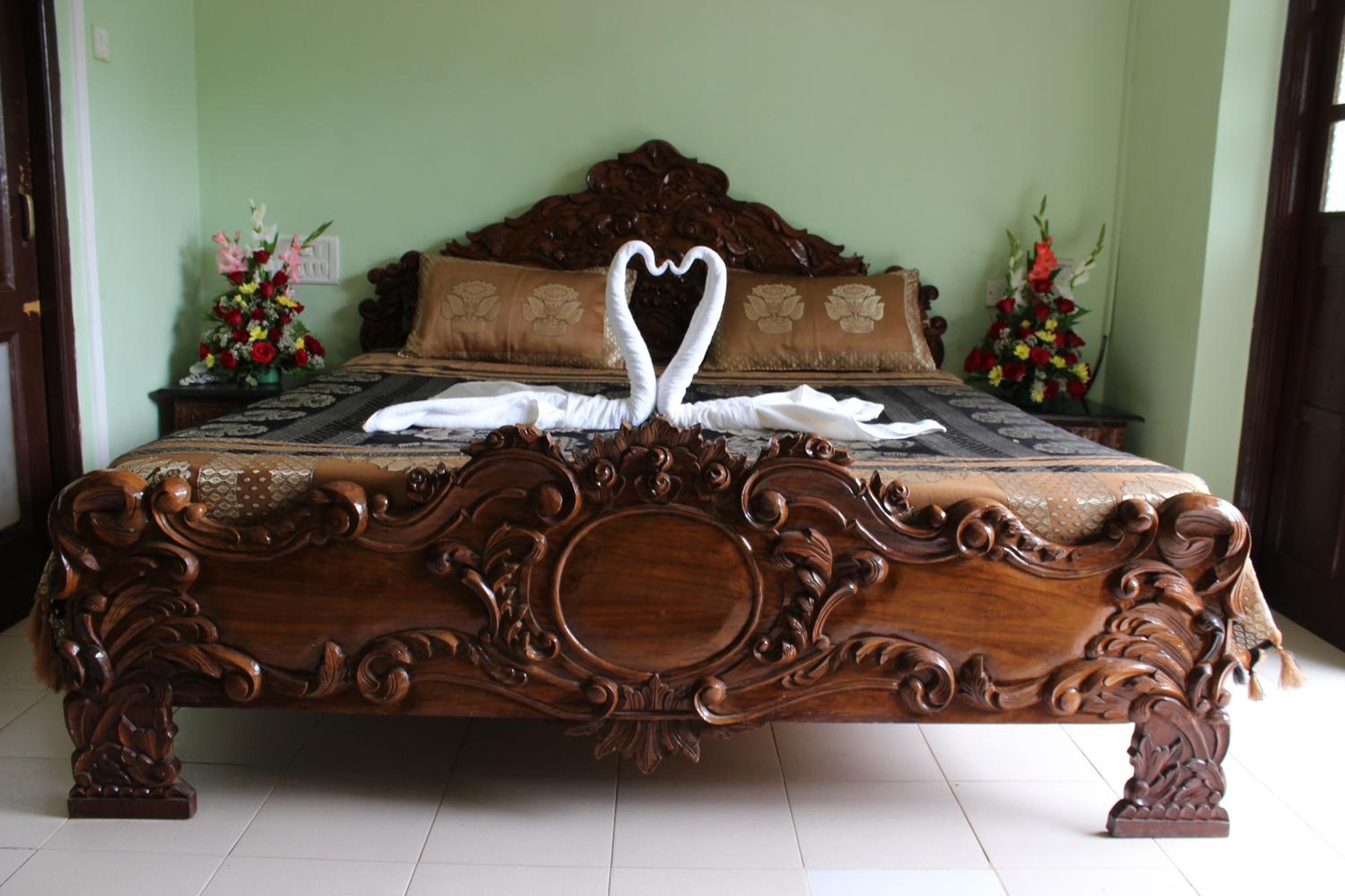Deluxe Double Room with Balcony - Photo 10