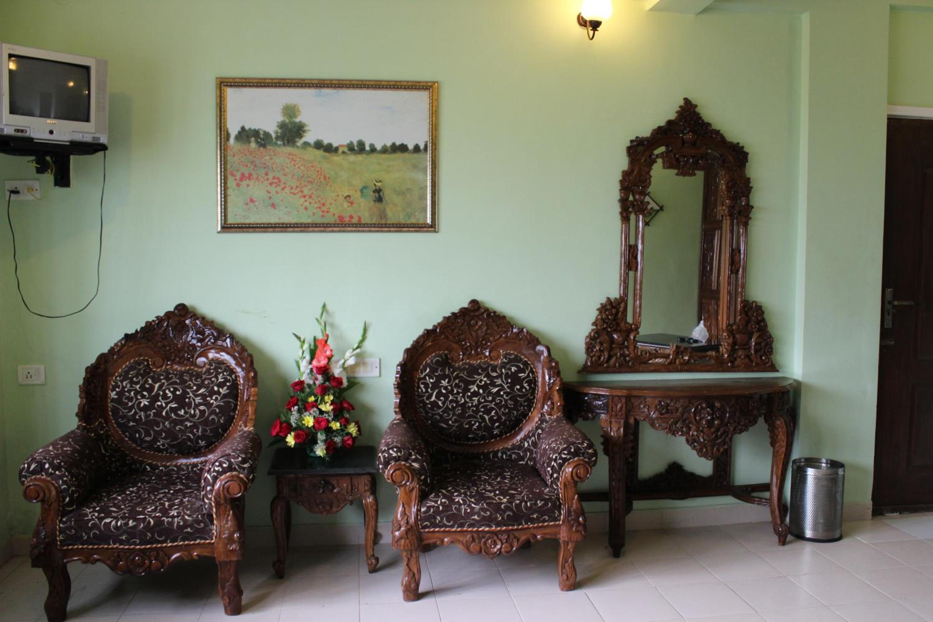 Deluxe Double Room with Balcony - Photo 7