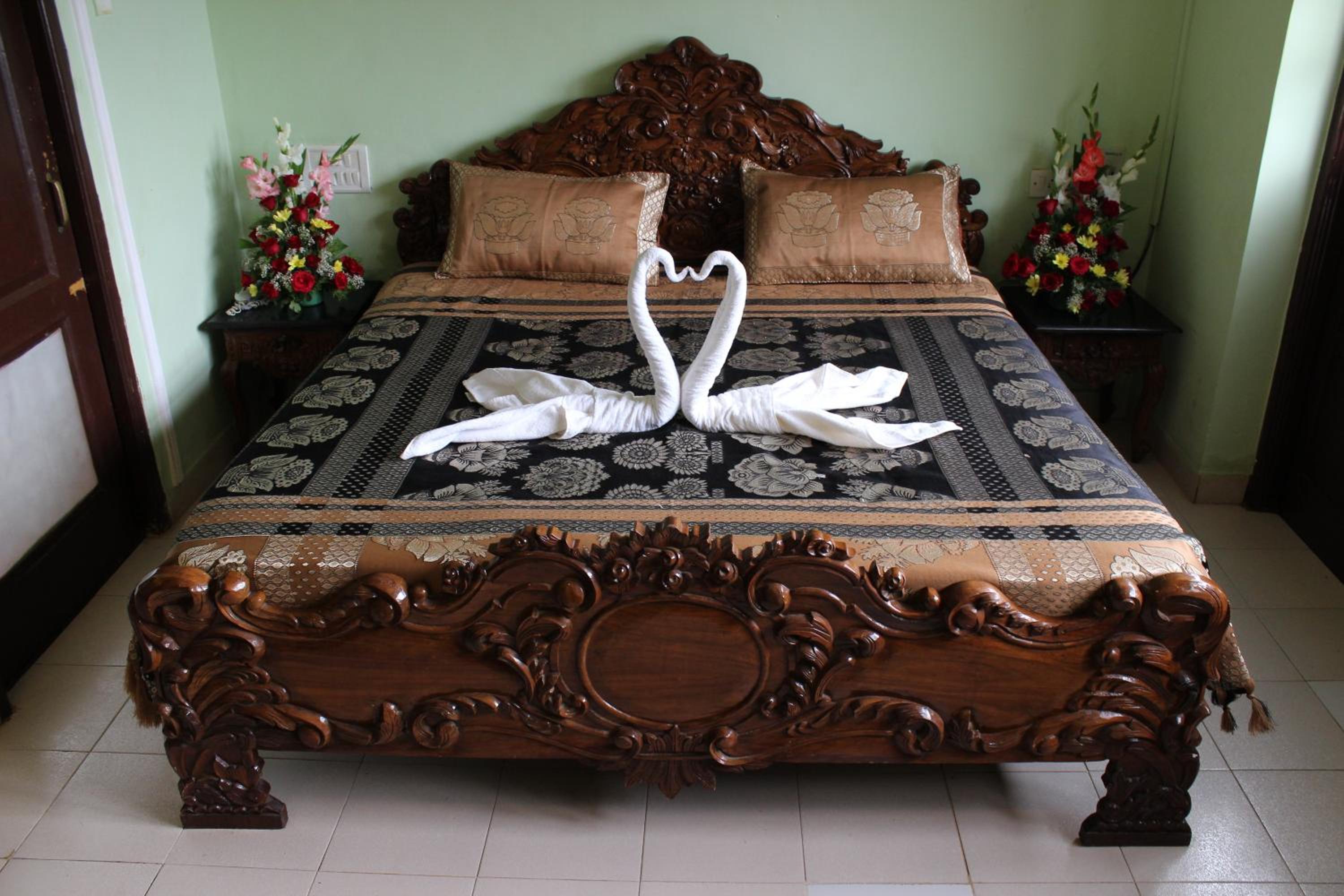 Deluxe Double Room with Balcony - Photo 8
