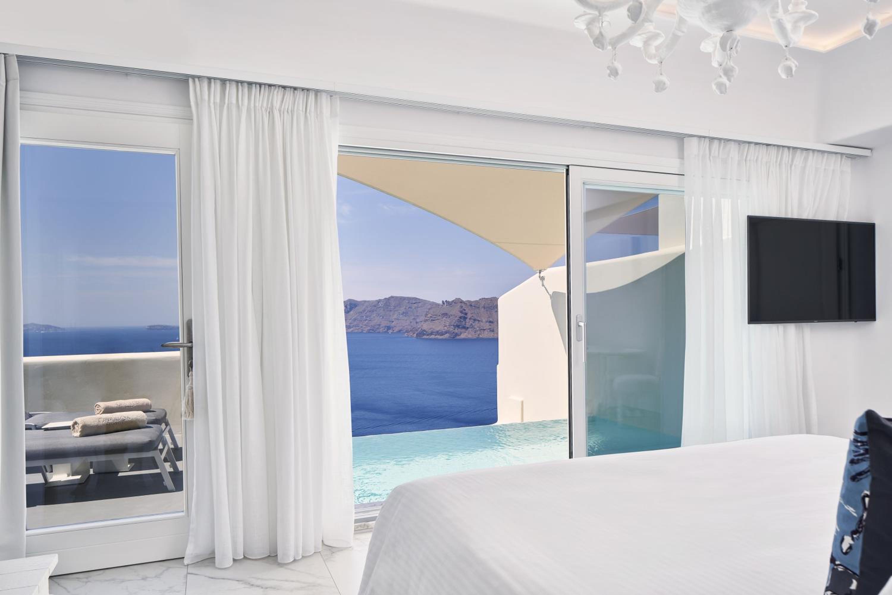 Pool Suite - Photo 19