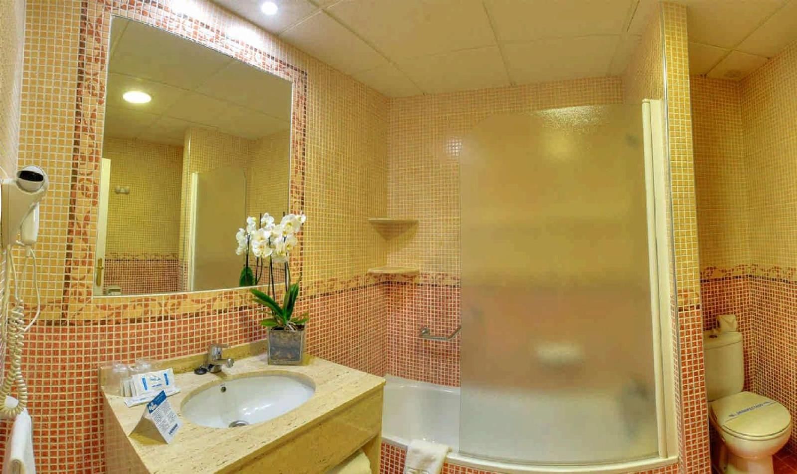 Double or Twin Room - Photo 10