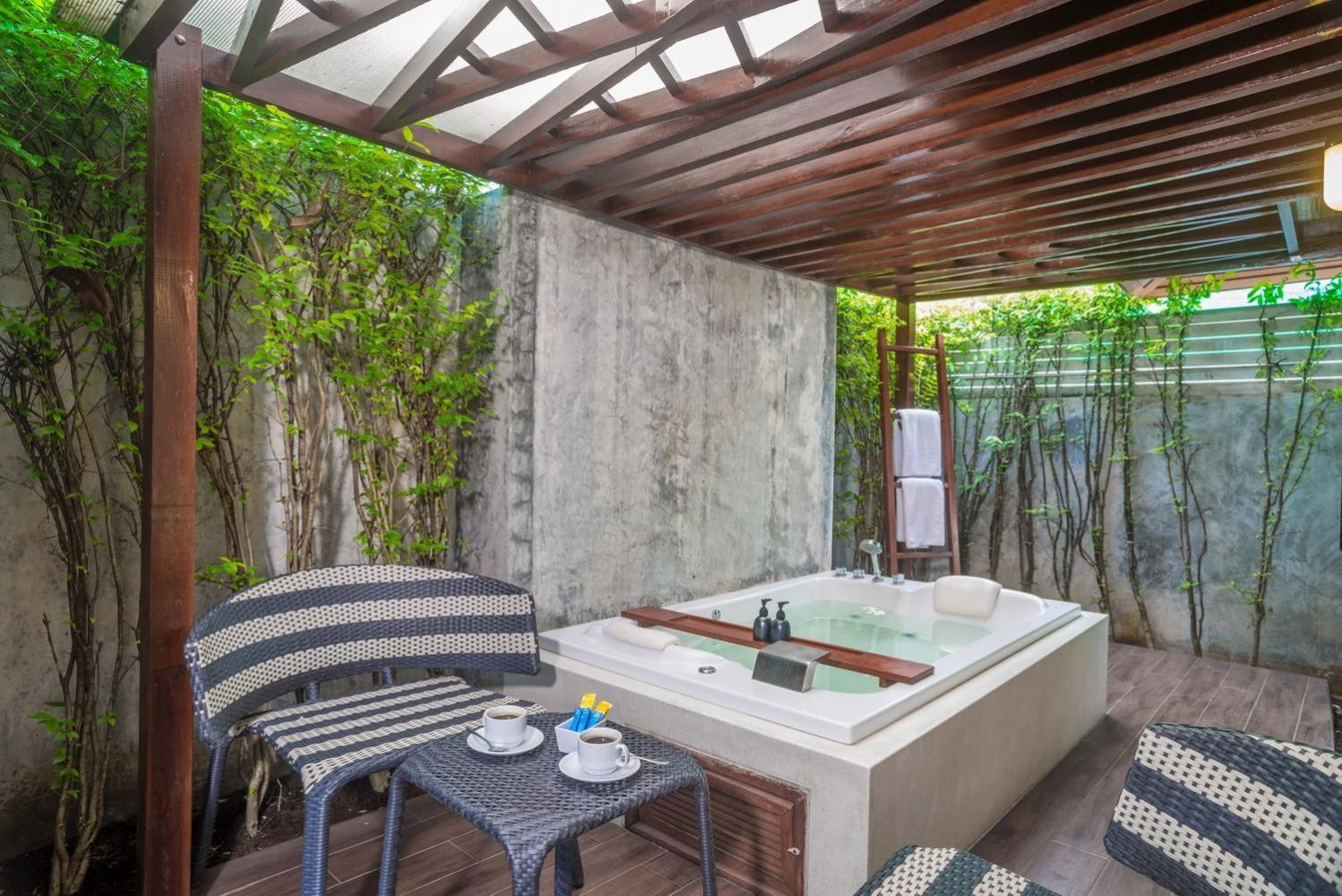 Private Jacuzzi Villa - Twin photo 3