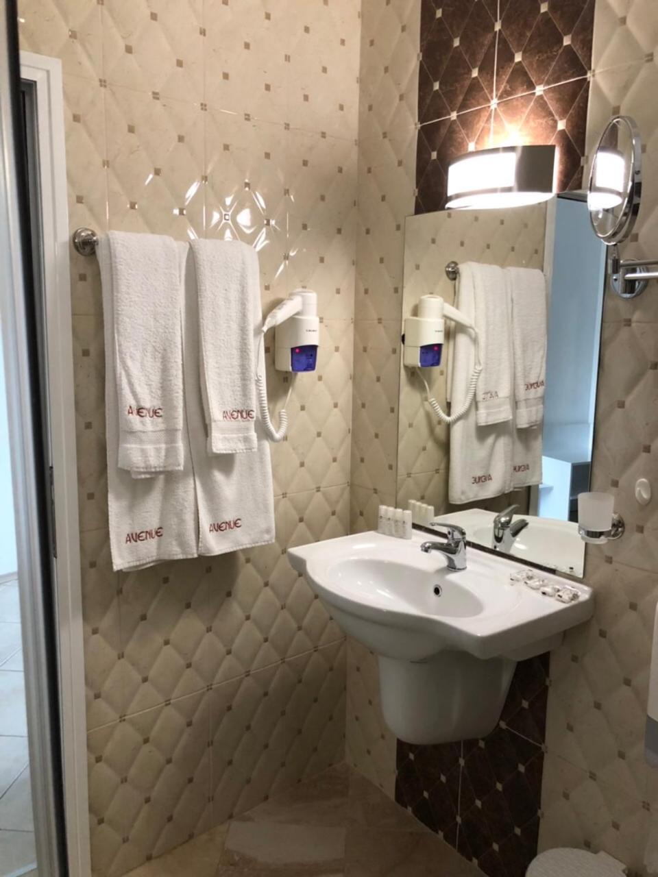 Double or Twin Room - Photo 4