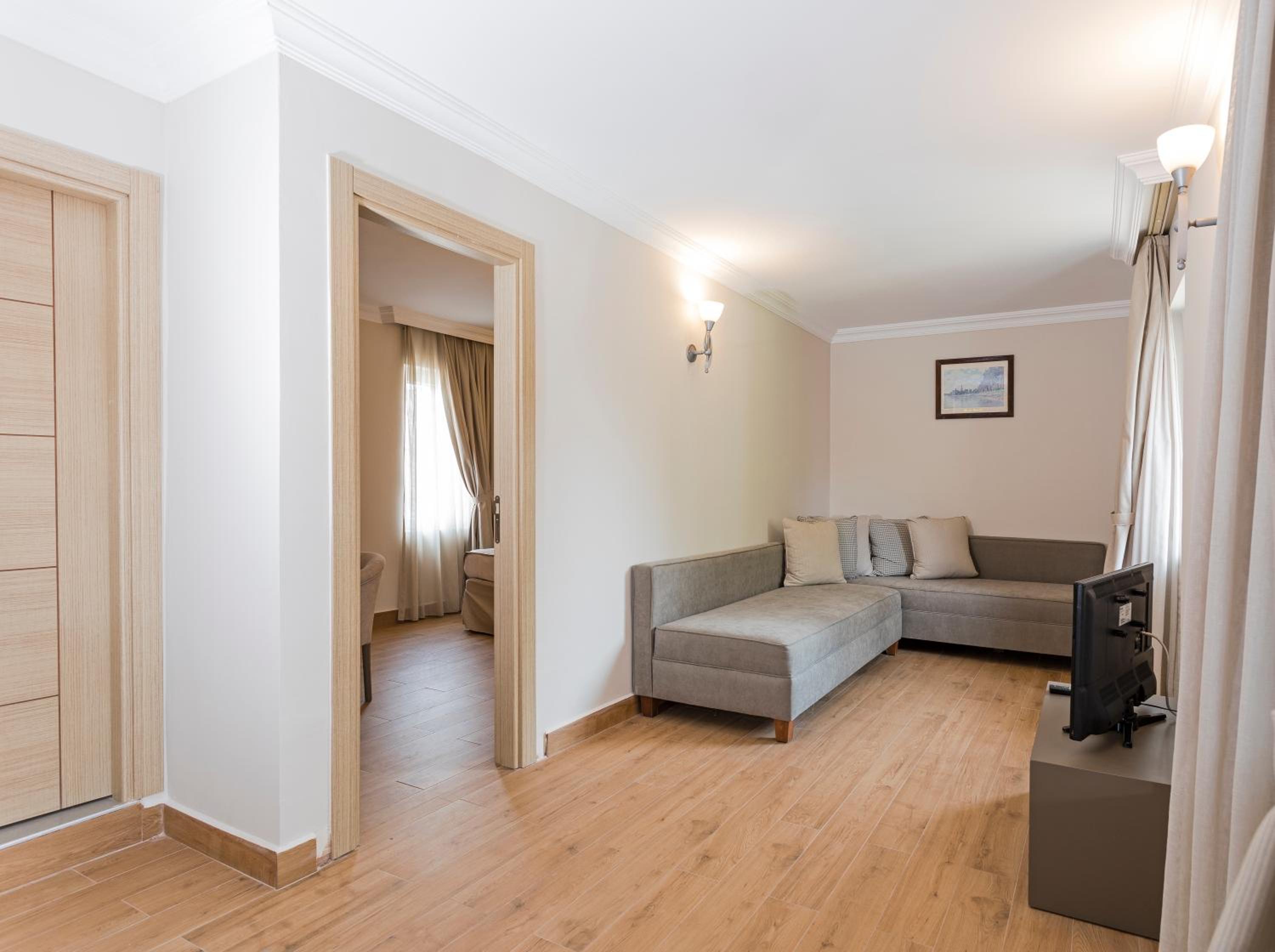 Economy Suite