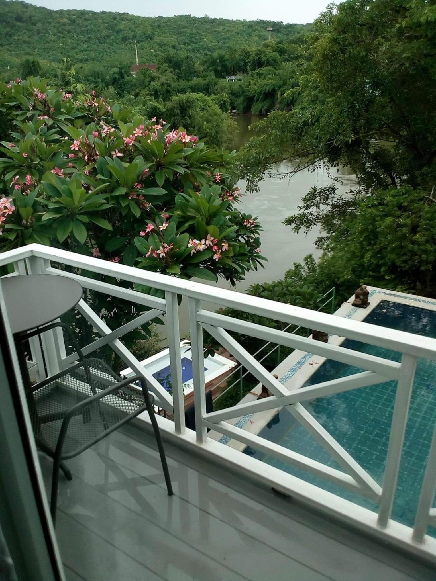 Bungalow - Water Front  - Photo 9