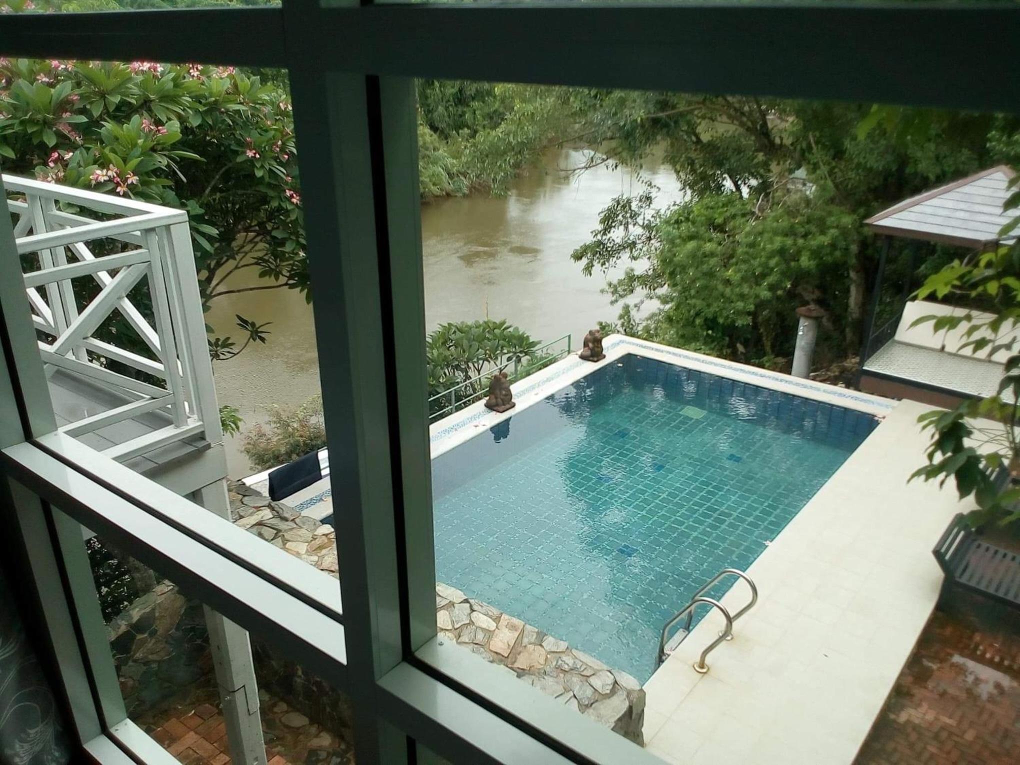 Bungalow - Water Front  - Photo 8